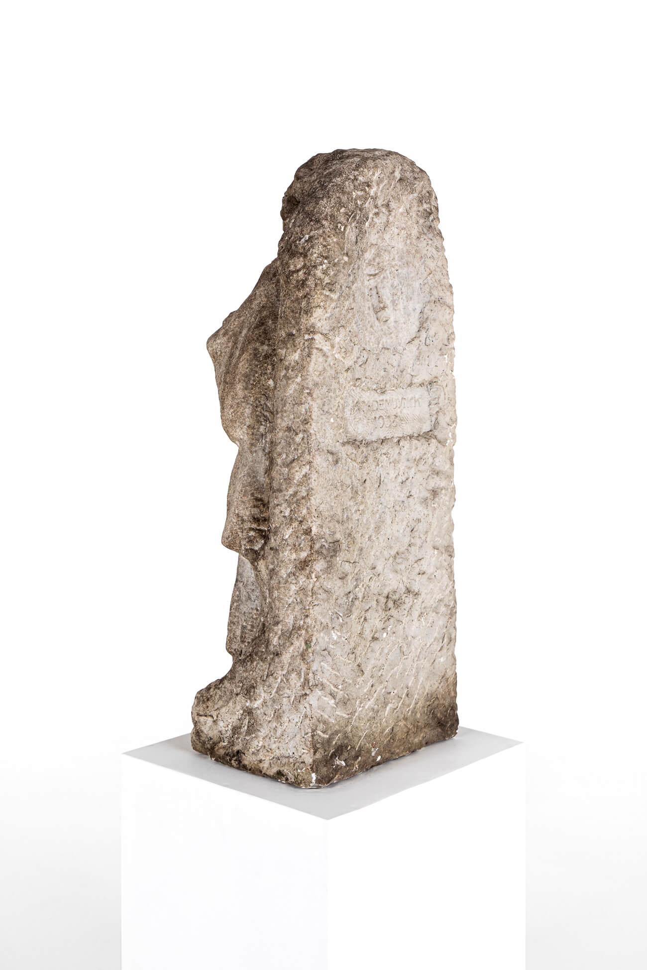 Belga Statua in marmo scolpita di un santo dell'artista K.M. Demuynck in vendita