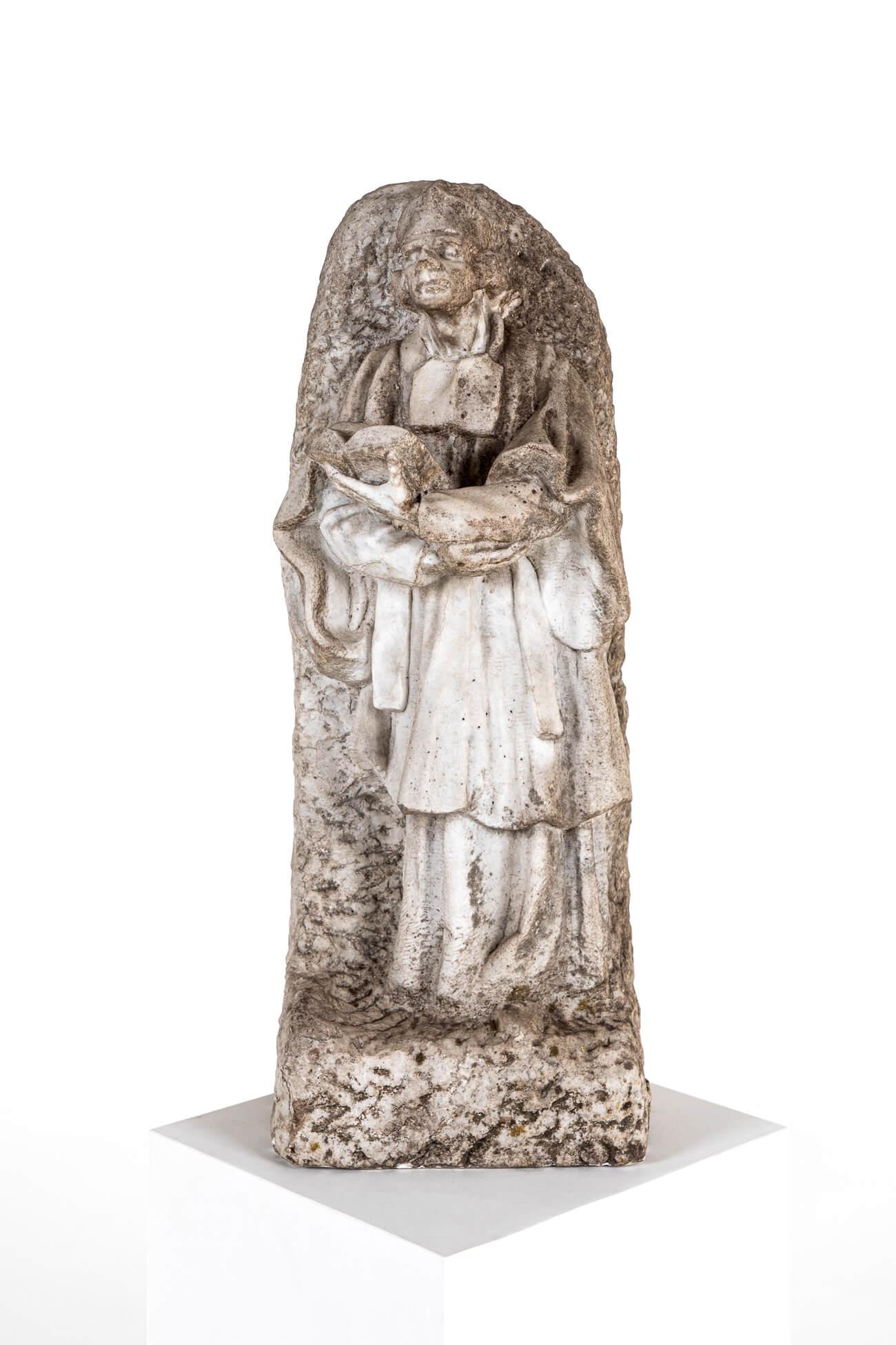 Statua in marmo scolpita di un santo dell'artista K.M. Demuynck In condizioni buone in vendita a Faversham, GB