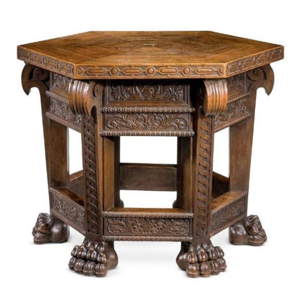 Mesa central de roble tallado de estilo renacentista del siglo XVII, segunda mitad del siglo XIX
85,5 cm de altura, la parte superior 113 x 98 cm
Procedencia: Mansión Barnwell
