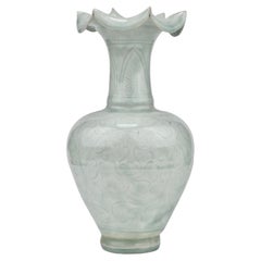 Vase sculpté en forme de chrysanthème de Qingbai, Dynastie Yuan Yuan (13-14e siècle)