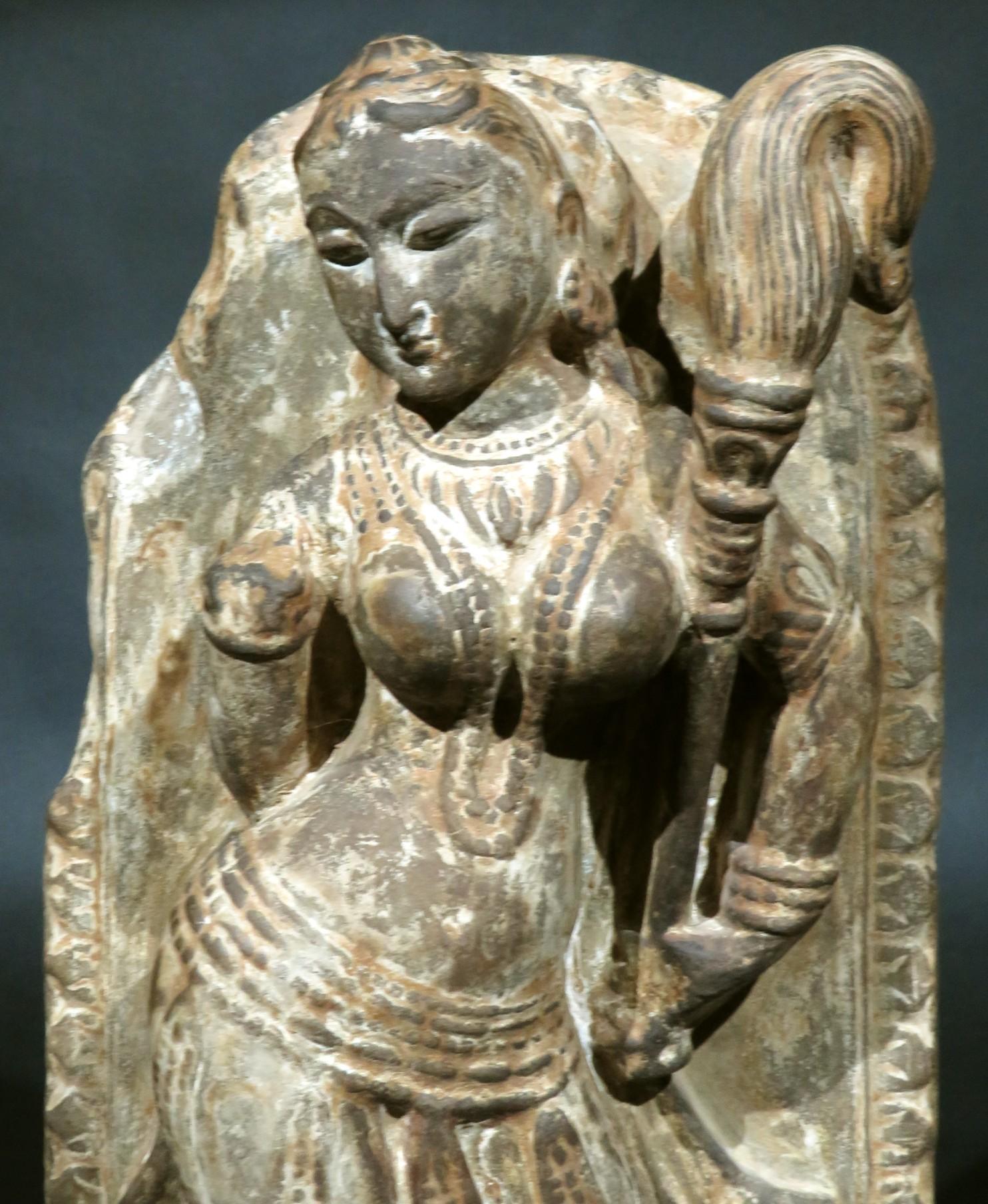 A Carved Schist Stele of Parvati, India 12th Century In Good Condition In Ottawa, Ontario