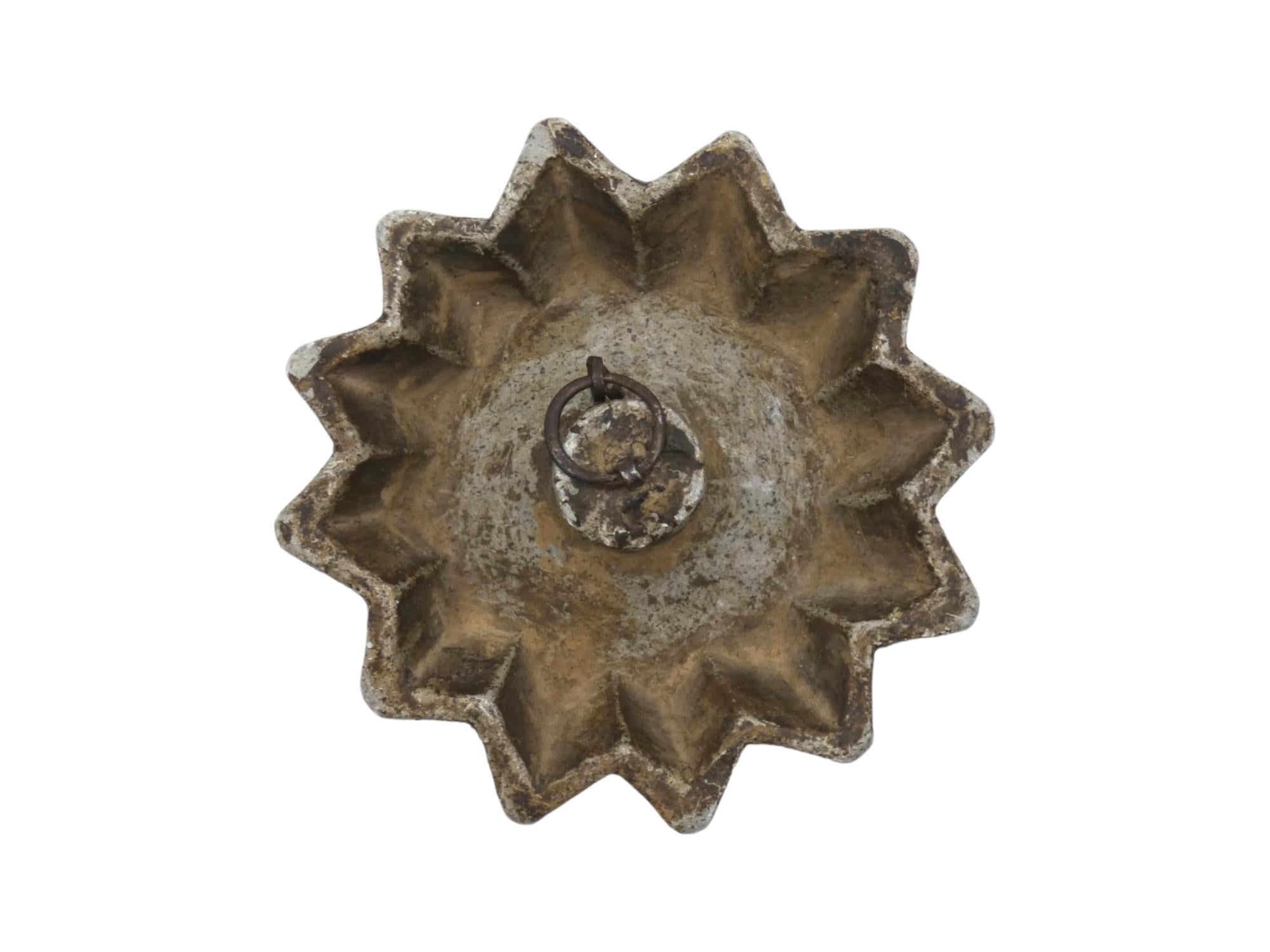 A Carved Stone Shabbat Lamp, Yemen Circa 1900 In Good Condition In New York, NY