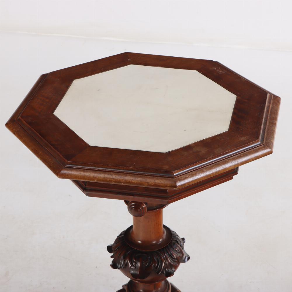 Mesa de pedestal regulable de nogal tallado, S. XIX Tallado a mano en venta
