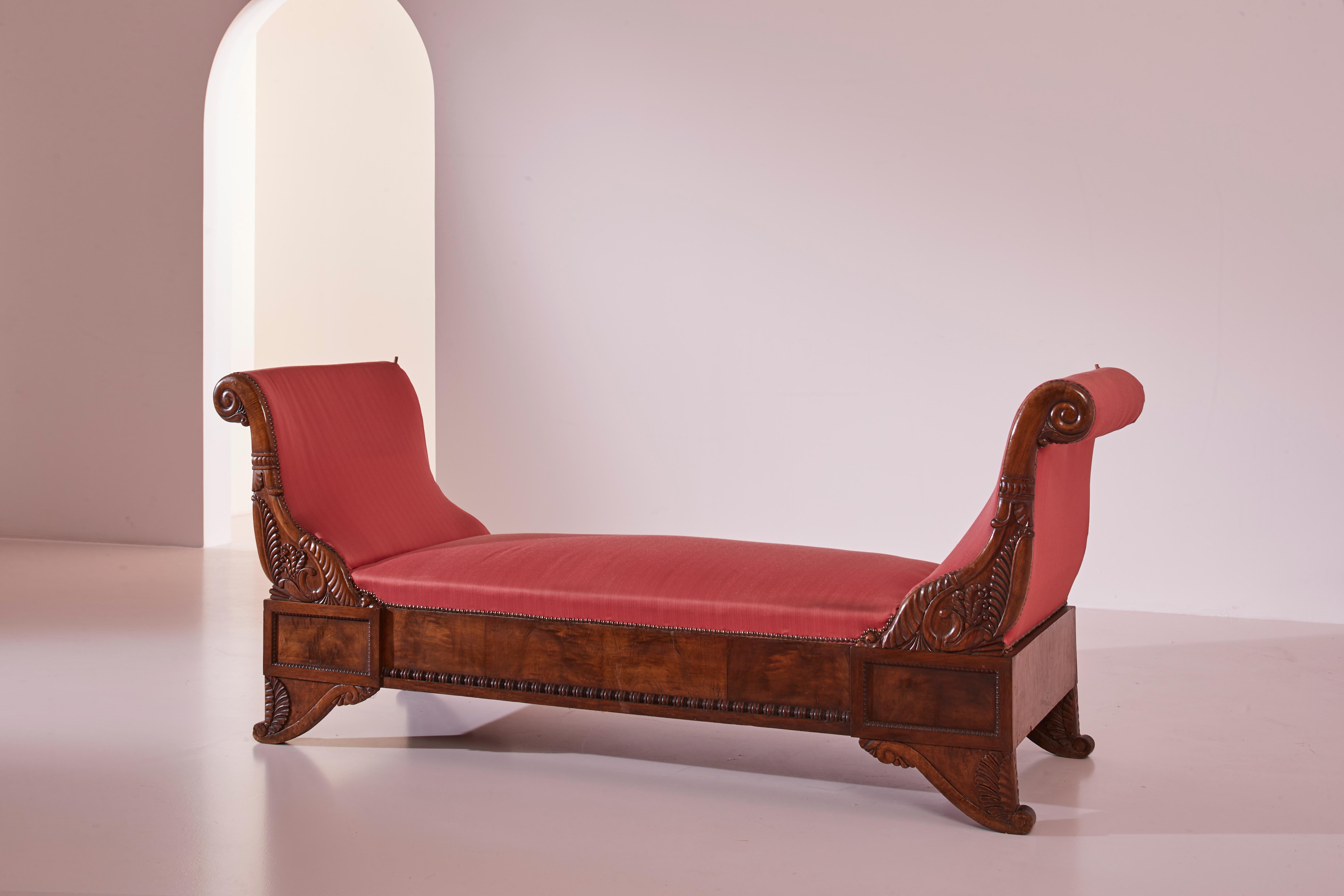 A carved walnut sofa with boat-shaped form in the style of Henry Thomas Peters For Sale 3