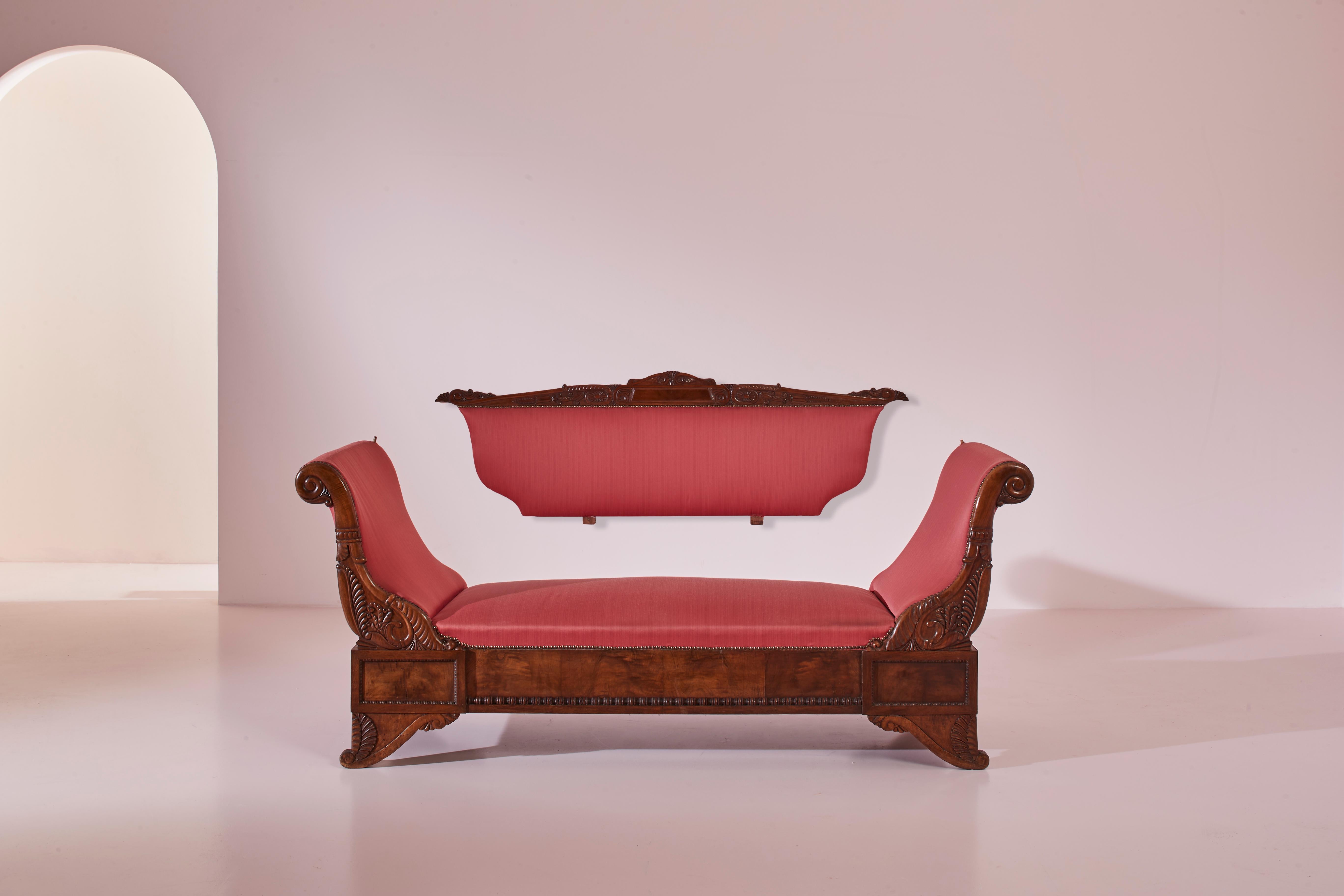 Hand-Carved A carved walnut sofa with boat-shaped form in the style of Henry Thomas Peters For Sale