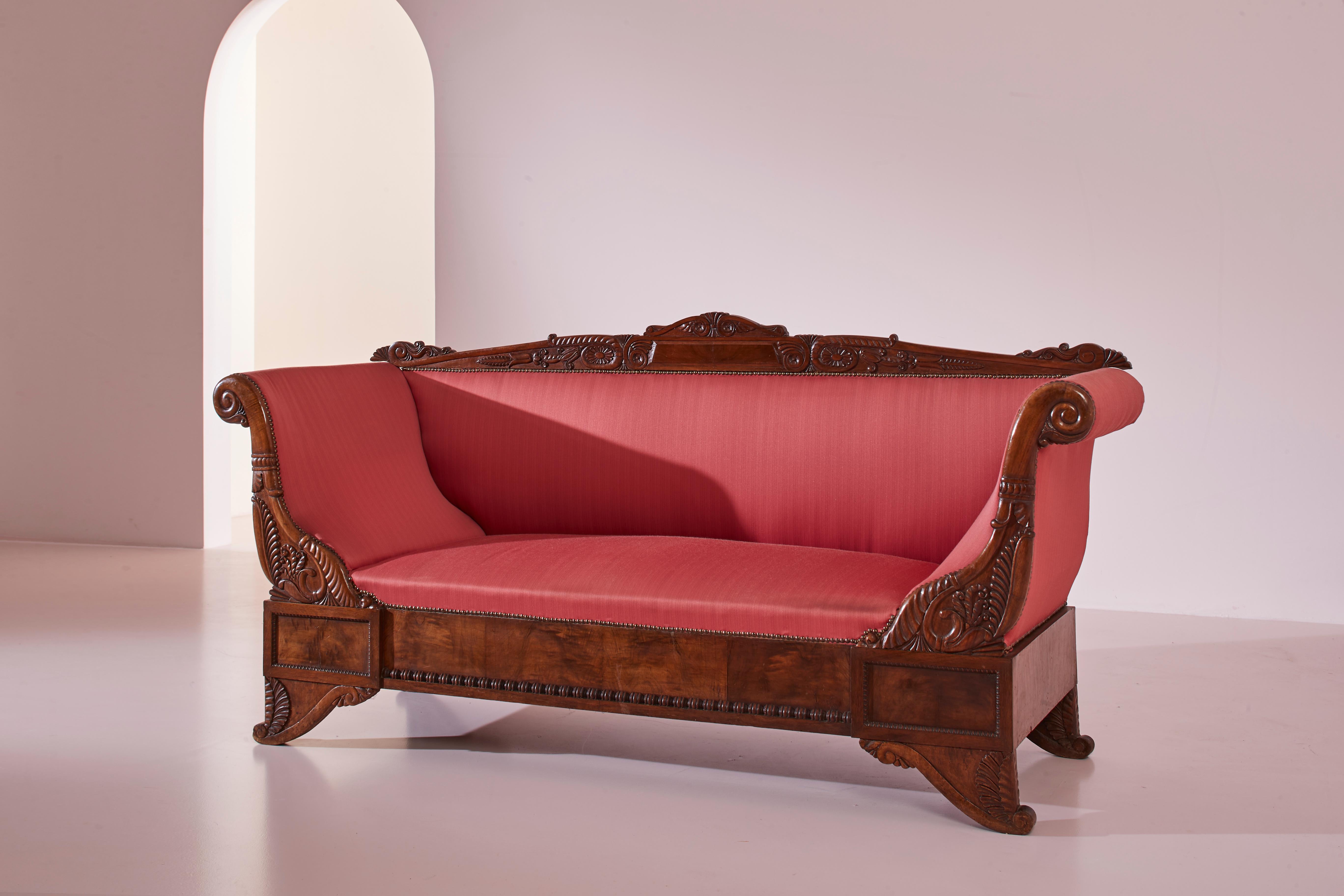 A carved walnut sofa with boat-shaped form in the style of Henry Thomas Peters For Sale 1