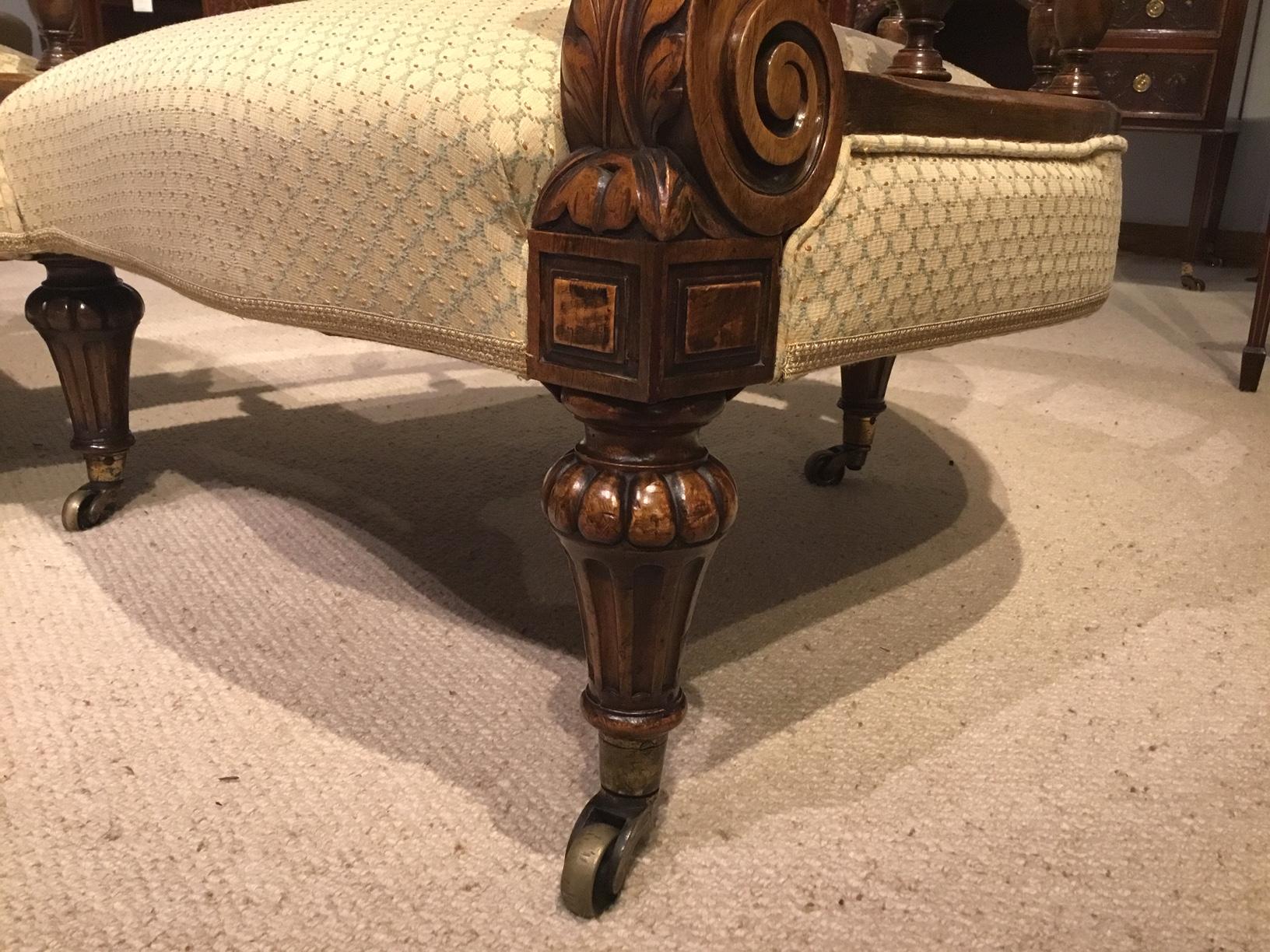 Carved Walnut Victorian Period Love Seat / Conversation Seat In Excellent Condition In Darwen, GB