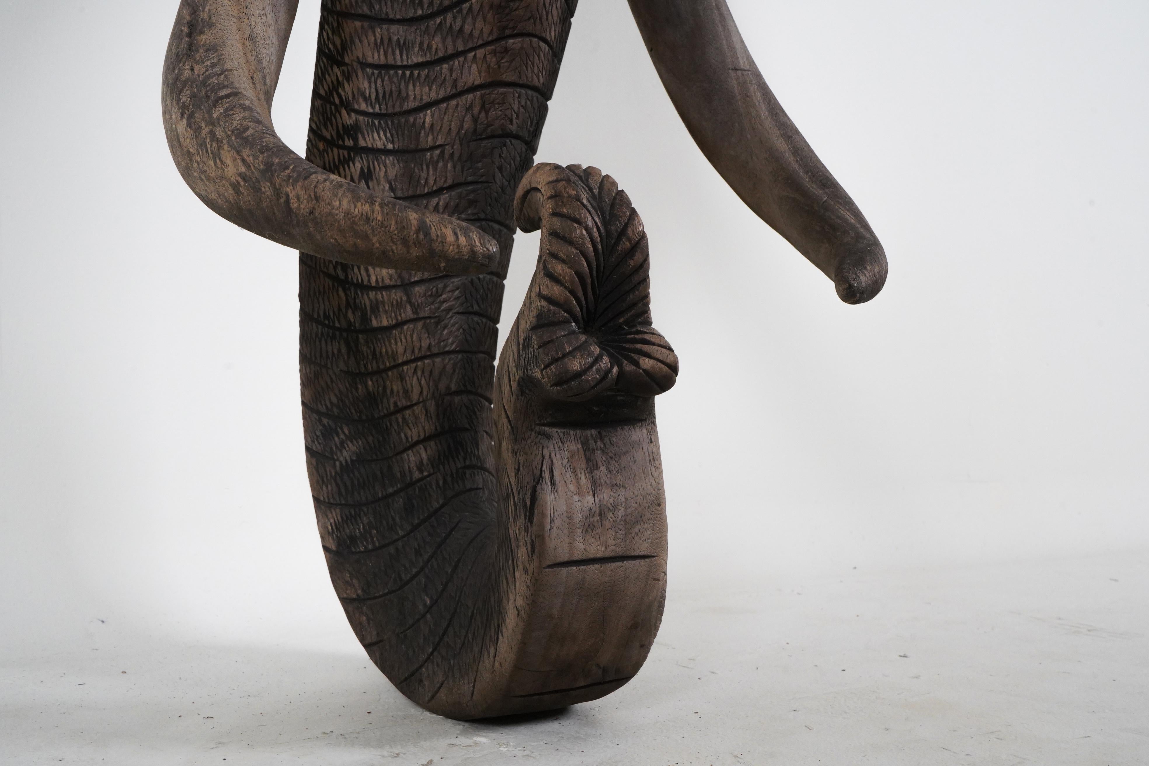 Bois Tête d'éléphant en bois sculpté