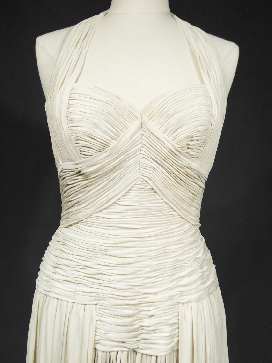 Robe de soirée haute couture française de Carven en jersey de soie plissé Circa 1950 5