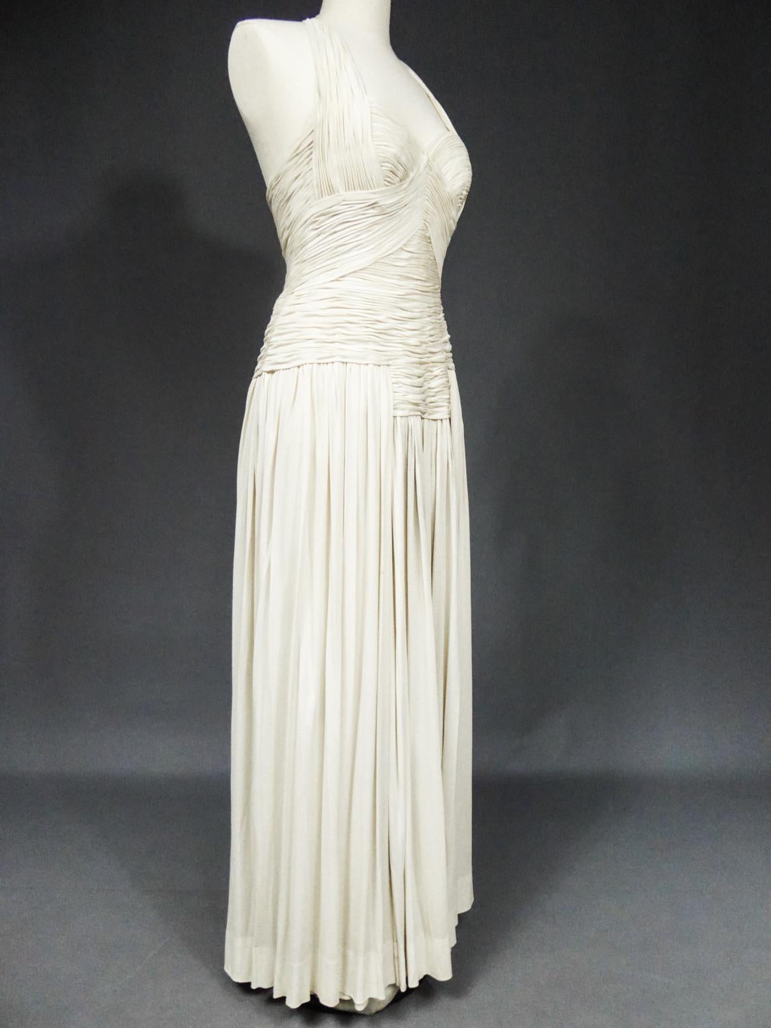 Französisches Haute-Couture-Abendkleid von Carven aus plissierter Jersey-Seide CIRCA 1950 8