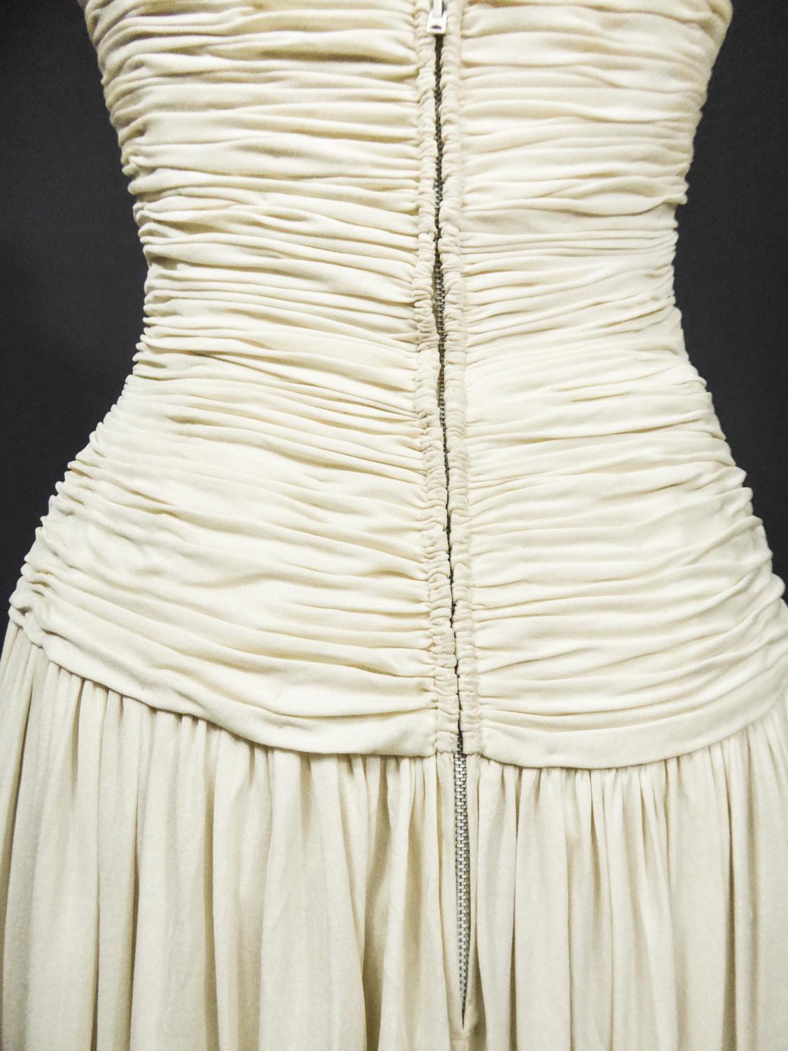 Robe de soirée haute couture française de Carven en jersey de soie plissé Circa 1950 9