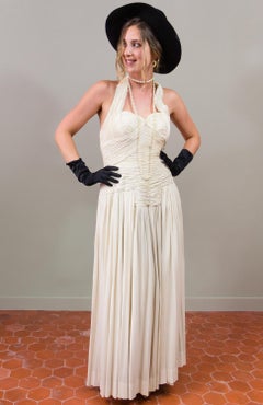 Robe de soirée haute couture française de Carven en jersey de soie plissé Circa 1950