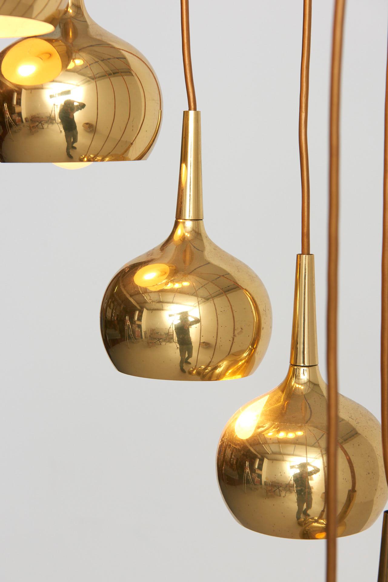 A cascade pendant with 10 balls in brass. Made in Germany in the 1960s. In perfect condition.