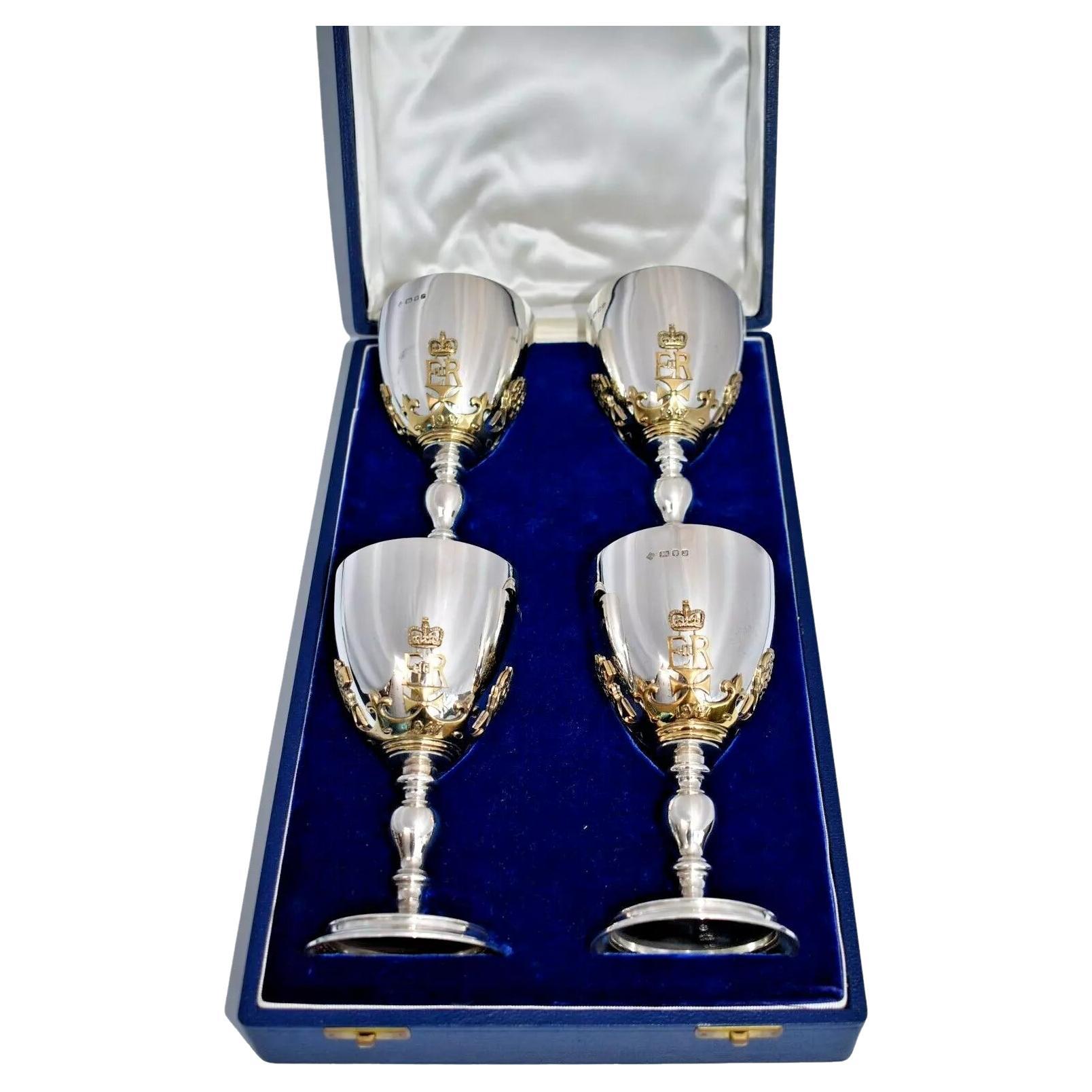 Juego estuchado de 4 cálices conmemorativos Asprey London de plata de ley HM 1972.
