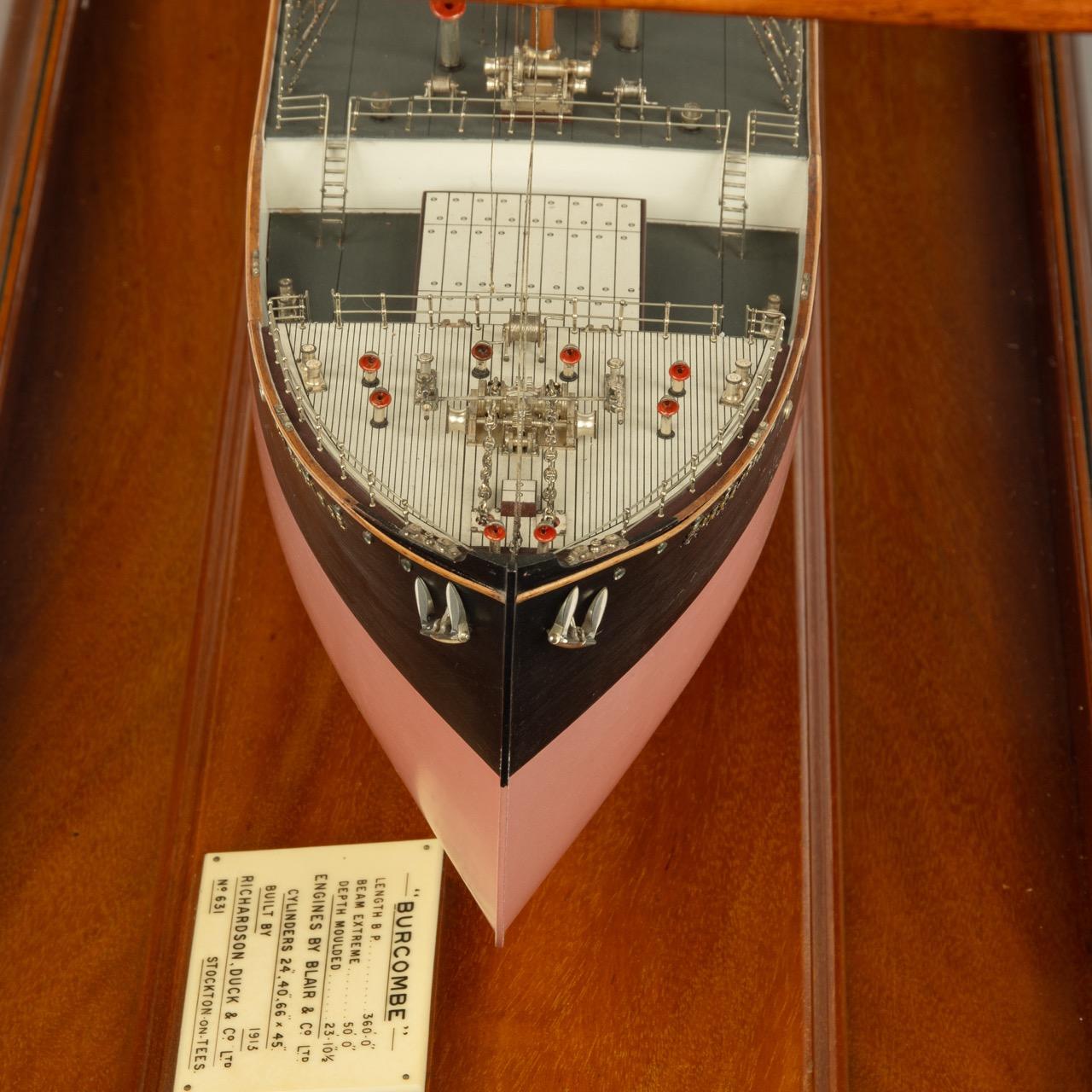 Un modèle de S.S. de chantier naval en caisse Burbridge/S.S. Burcombe, 1912 Bon état - En vente à Lymington, Hampshire