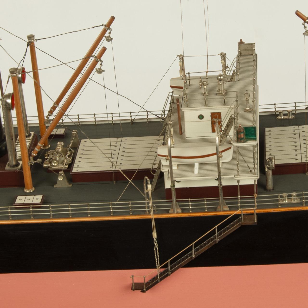 Un modèle de S.S. de chantier naval en caisse Burbridge/S.S. Burcombe, 1912 en vente 2
