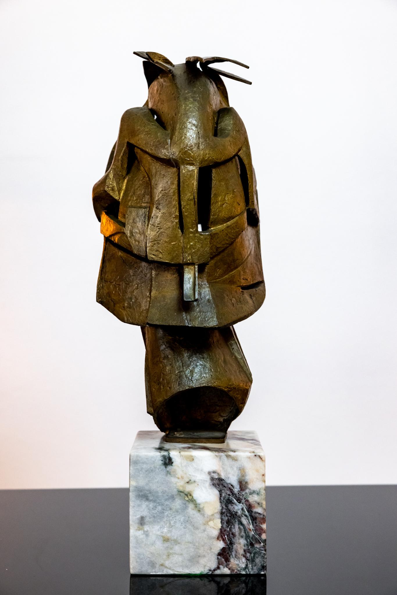 Buste de guerrier brutaliste en bronze moulé en vente 1