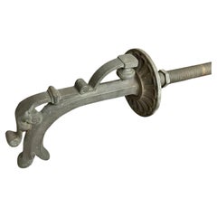 Cuillère FW en bronze moulé avec petits motifs de fleurs et d'œufs et de fléchettes