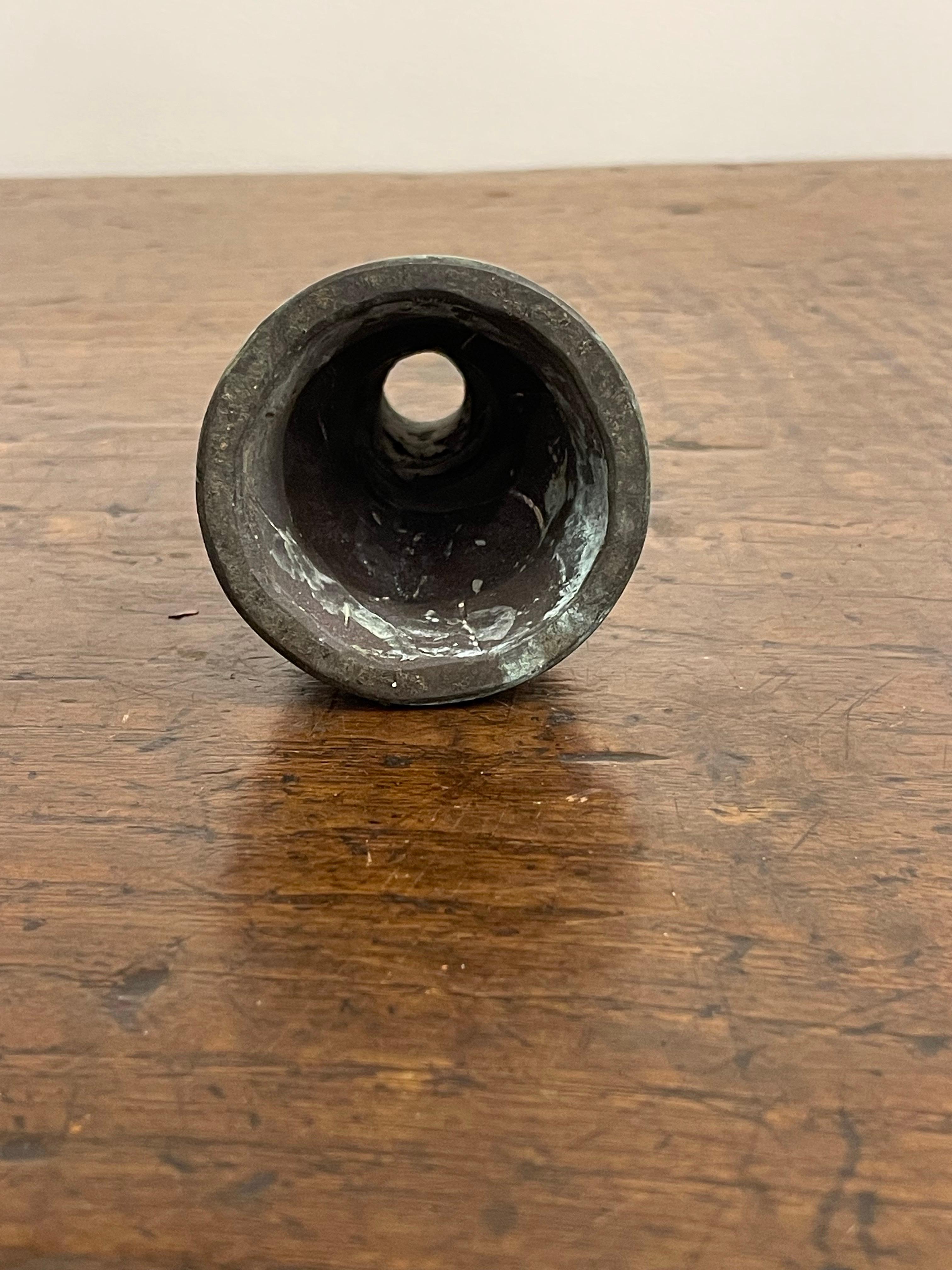 Bec verseur en bronze moulé avec motif Strignlete Neuf - En vente à ARMADALE, VIC