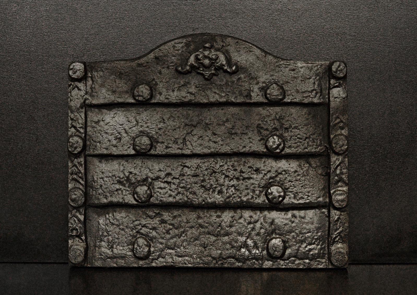Gusseiserne Feuerstelle mit gewölbter Platte im Zustand „Gut“ im Angebot in London, GB