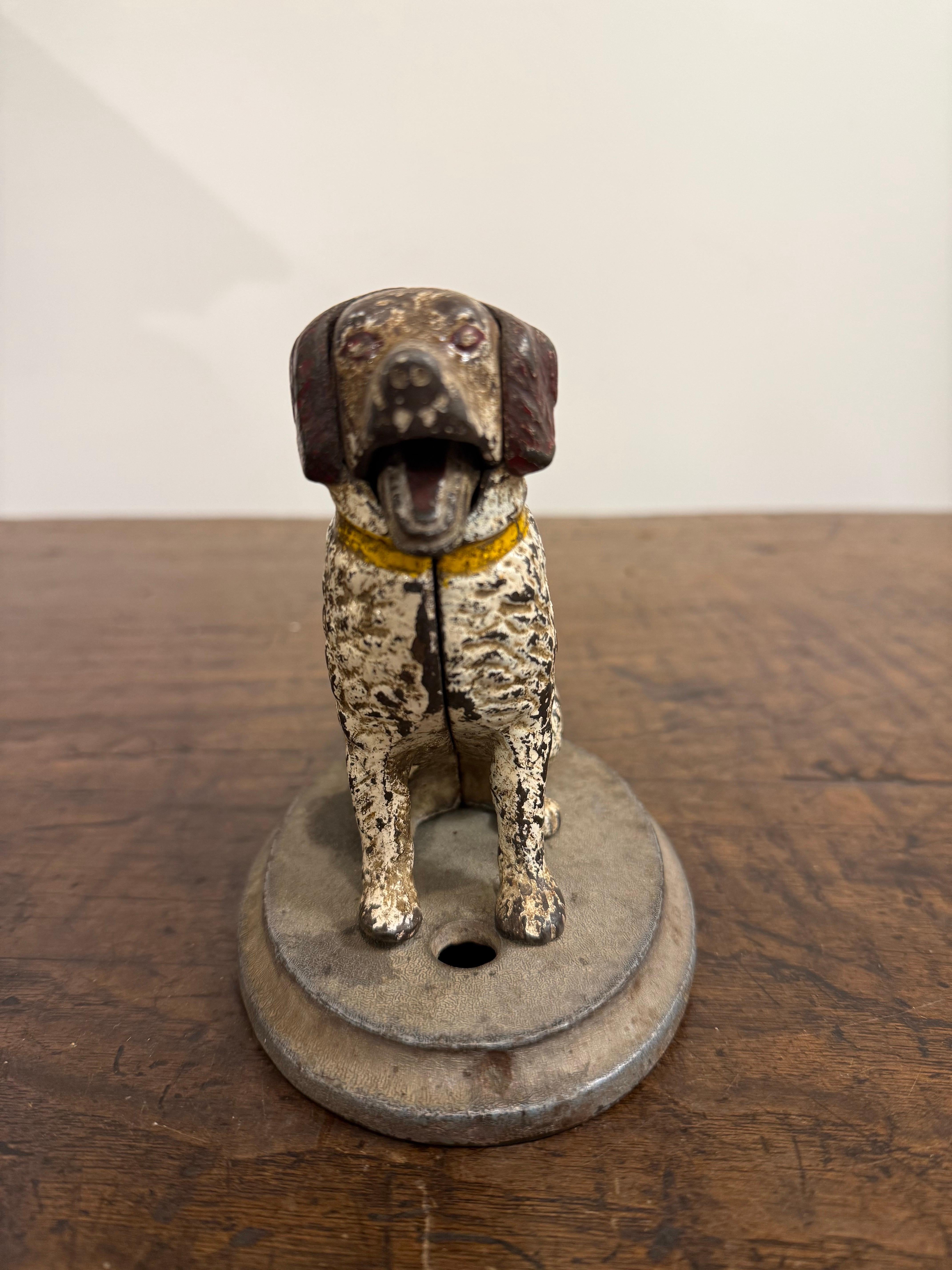 Un chien peint en fonte, 20e siècle en vente 1