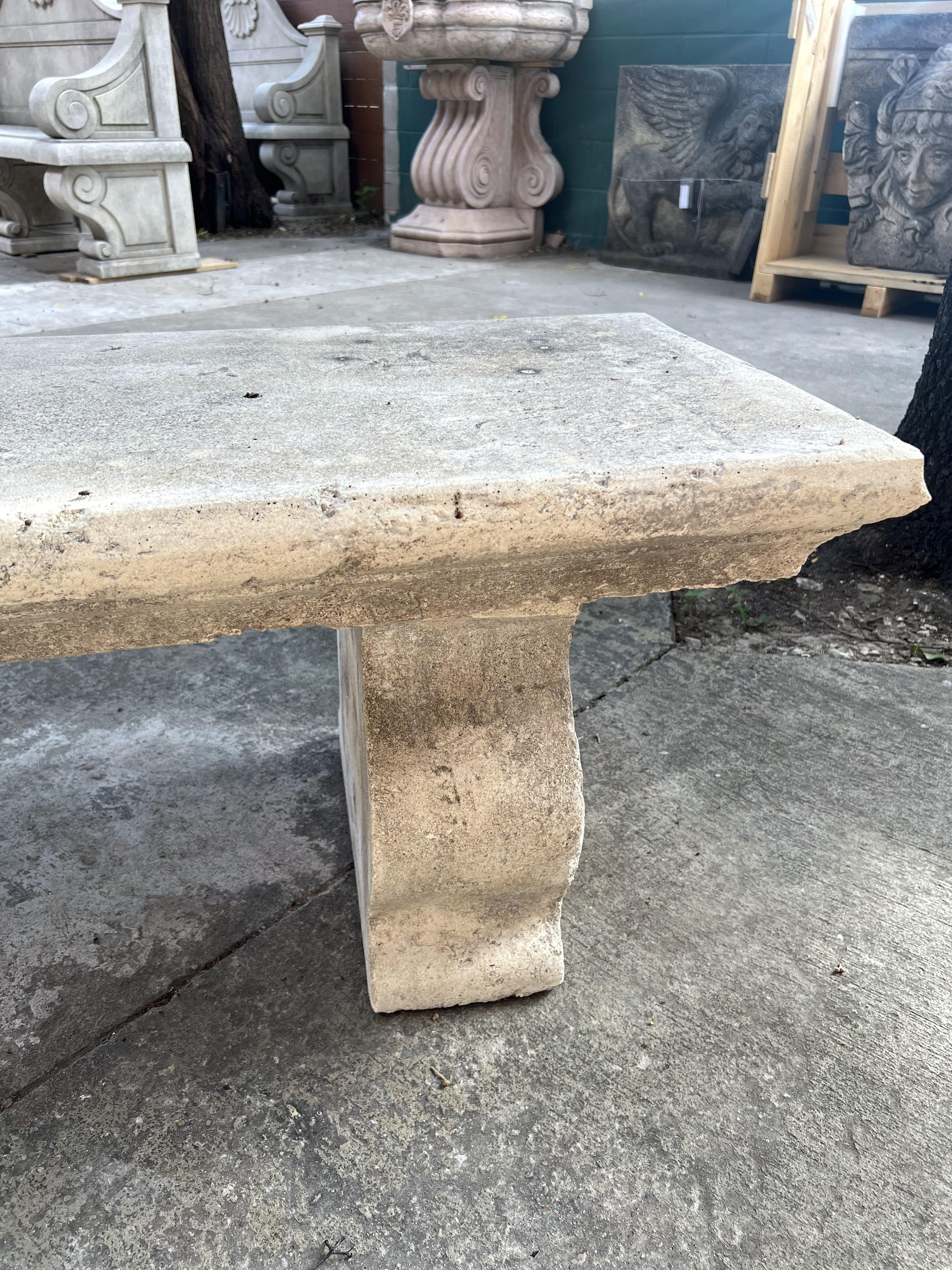 Banc de parc en pierre calcaire coulée du sud de l'Italie en vente 3