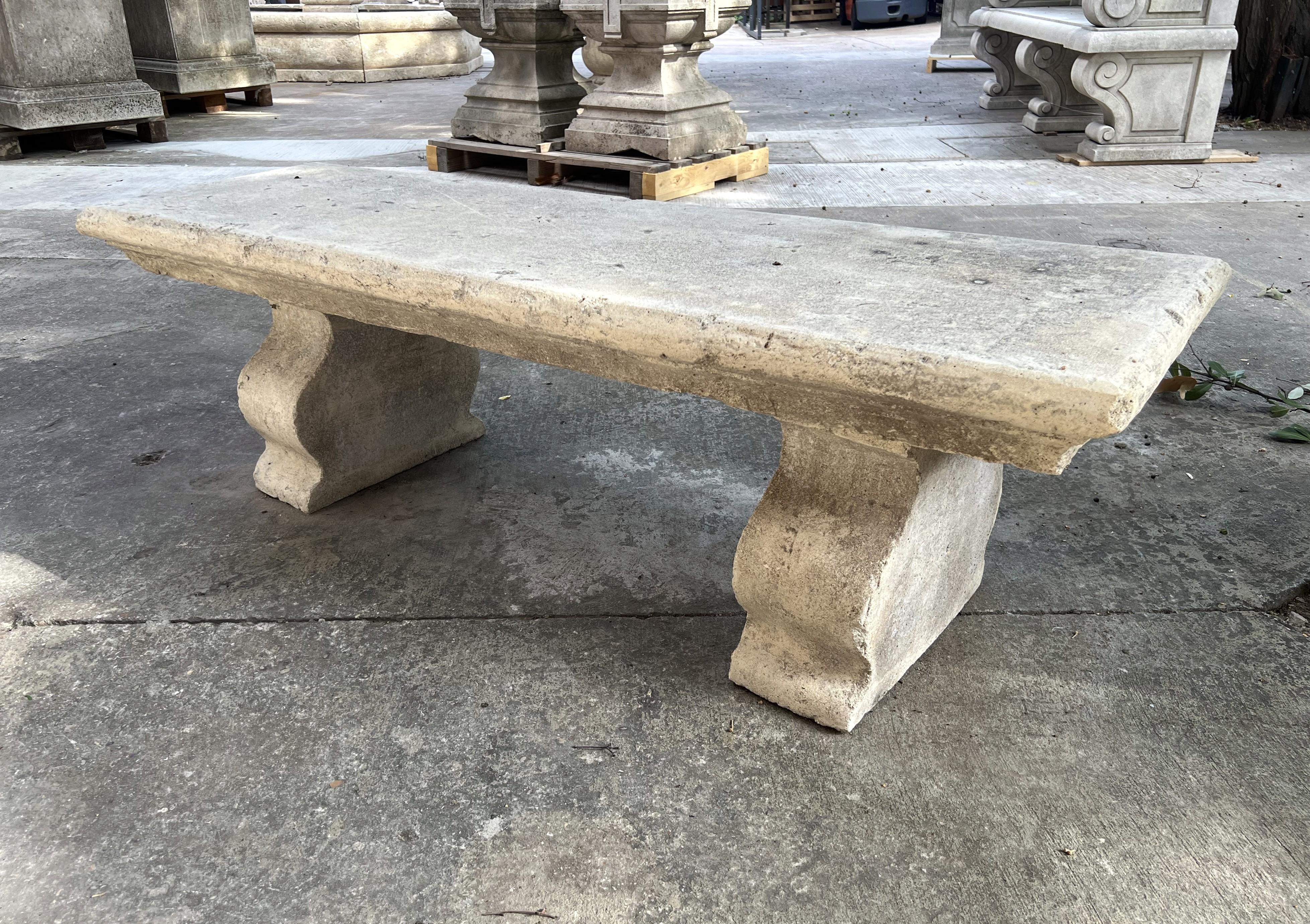 Banc de parc en pierre calcaire coulée du sud de l'Italie en vente 5