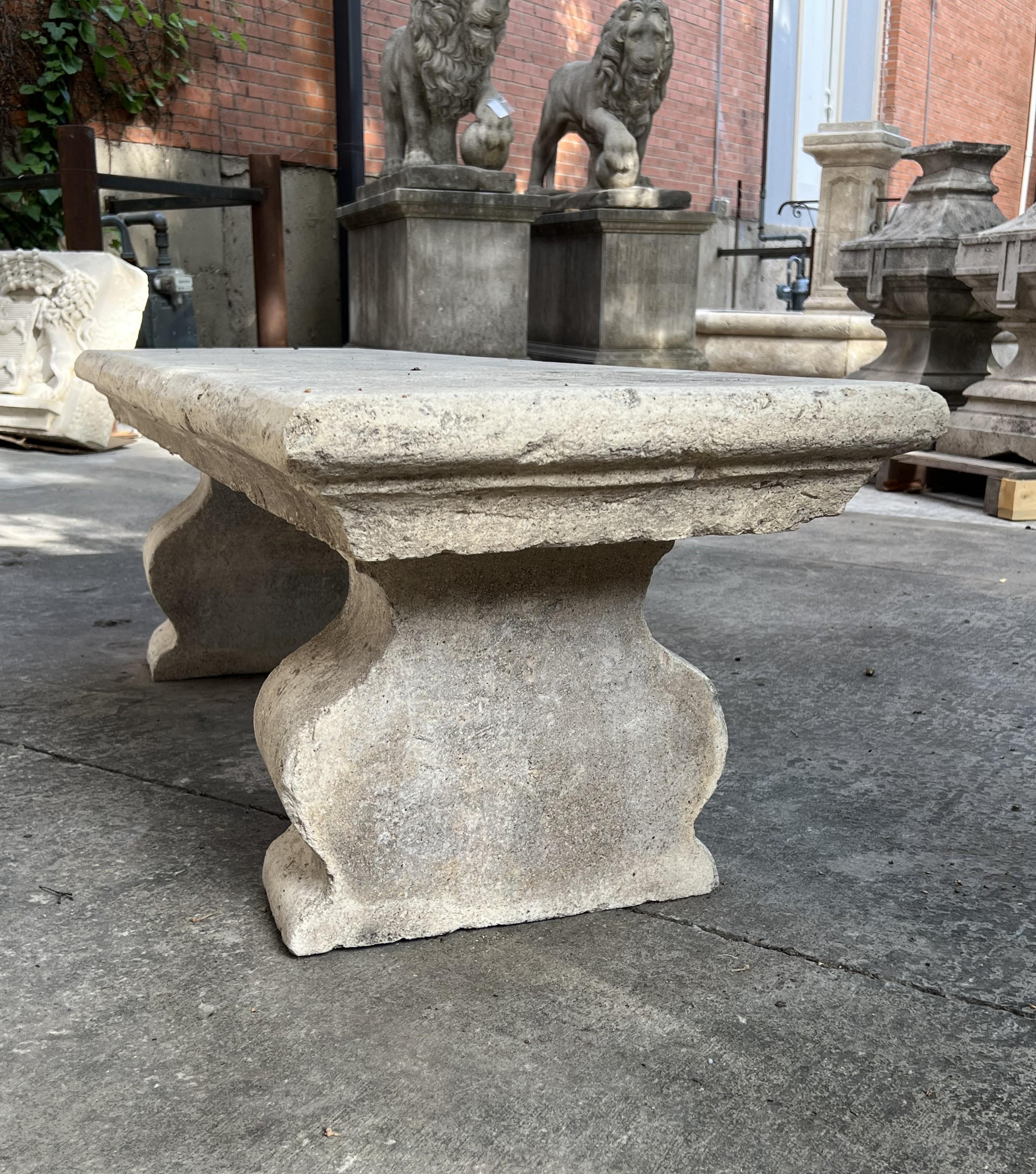 Banc de parc en pierre calcaire coulée du sud de l'Italie en vente 6