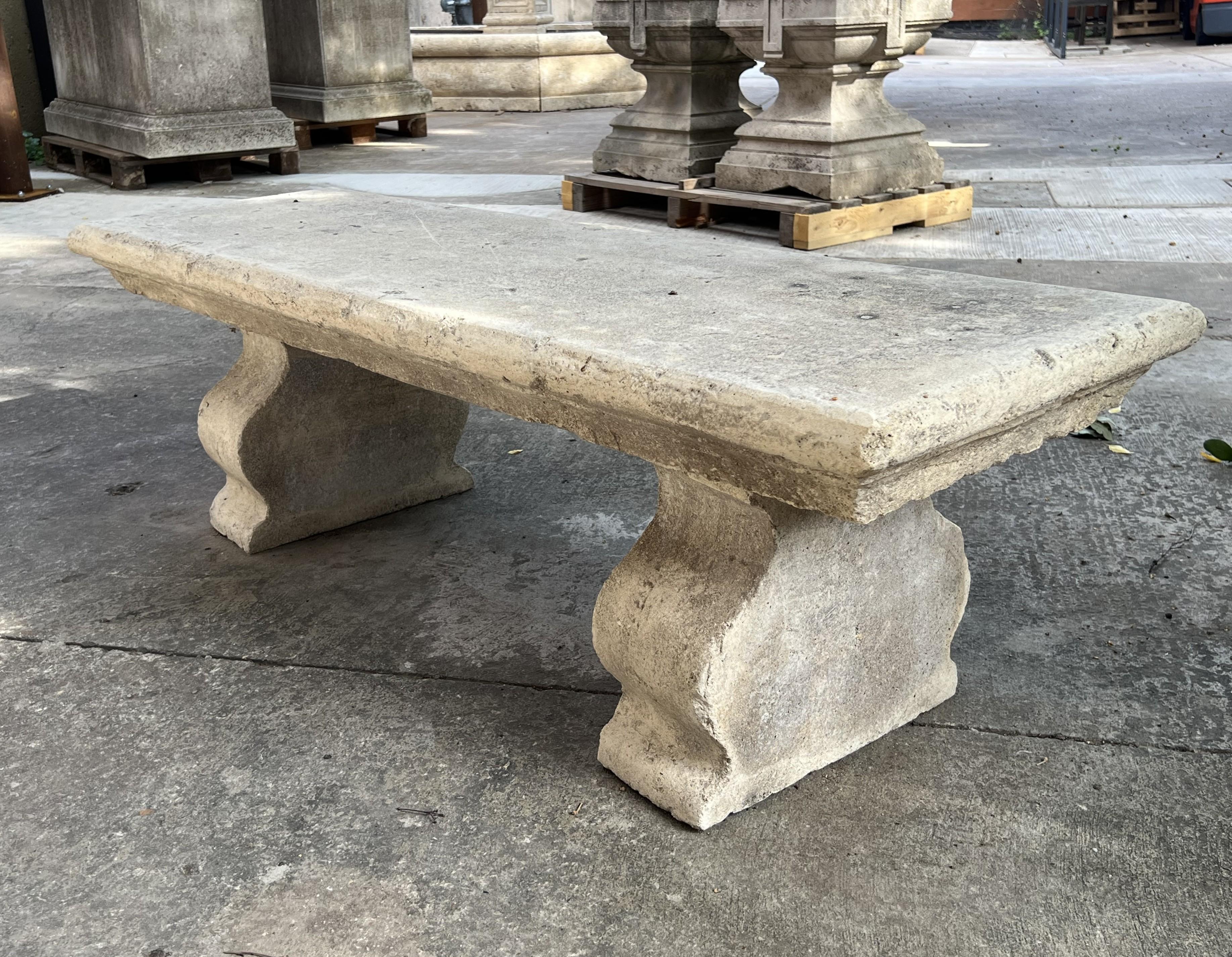 Banc de parc en pierre calcaire coulée du sud de l'Italie en vente 7