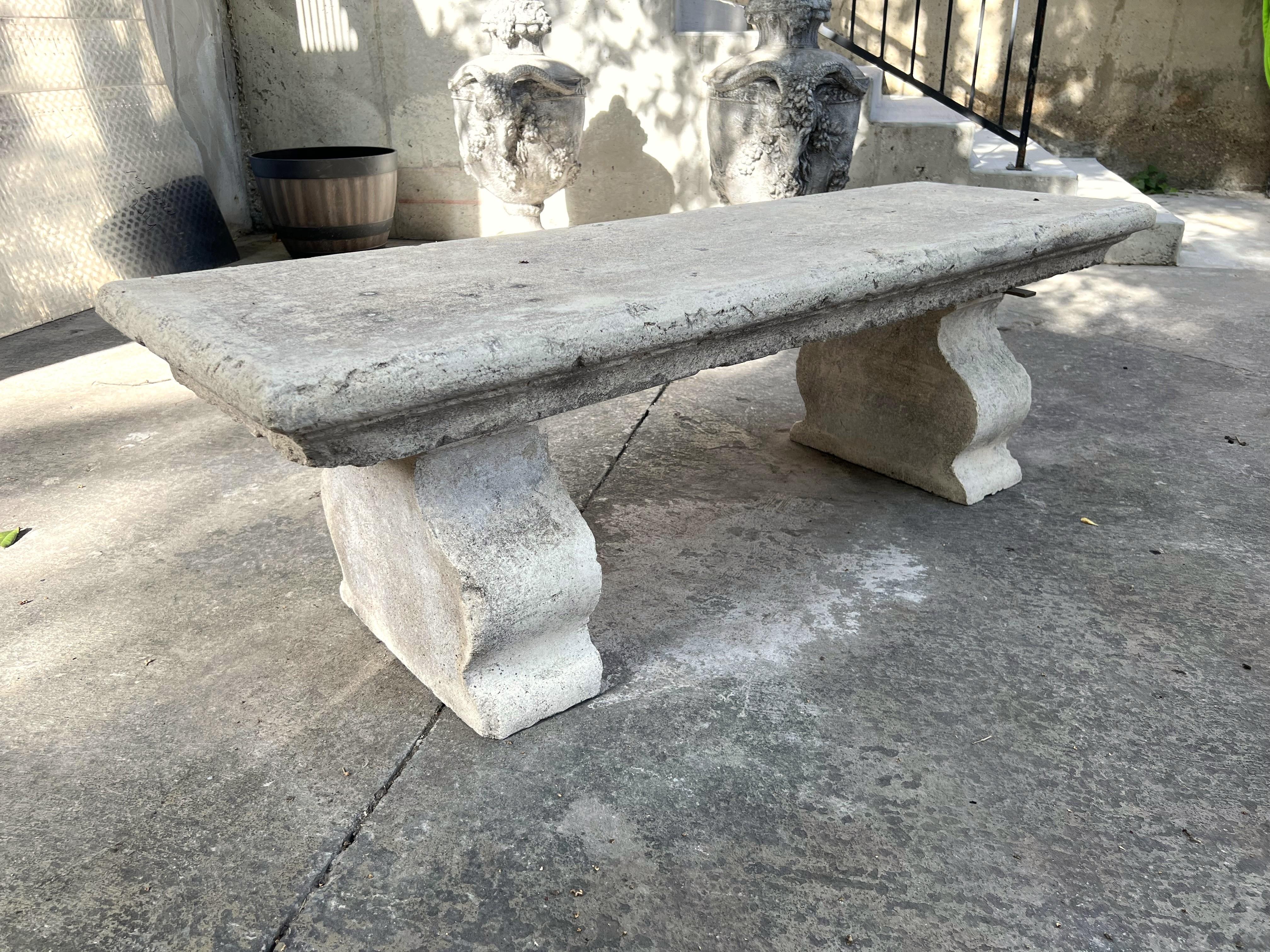 italien Banc de parc en pierre calcaire coulée du sud de l'Italie en vente
