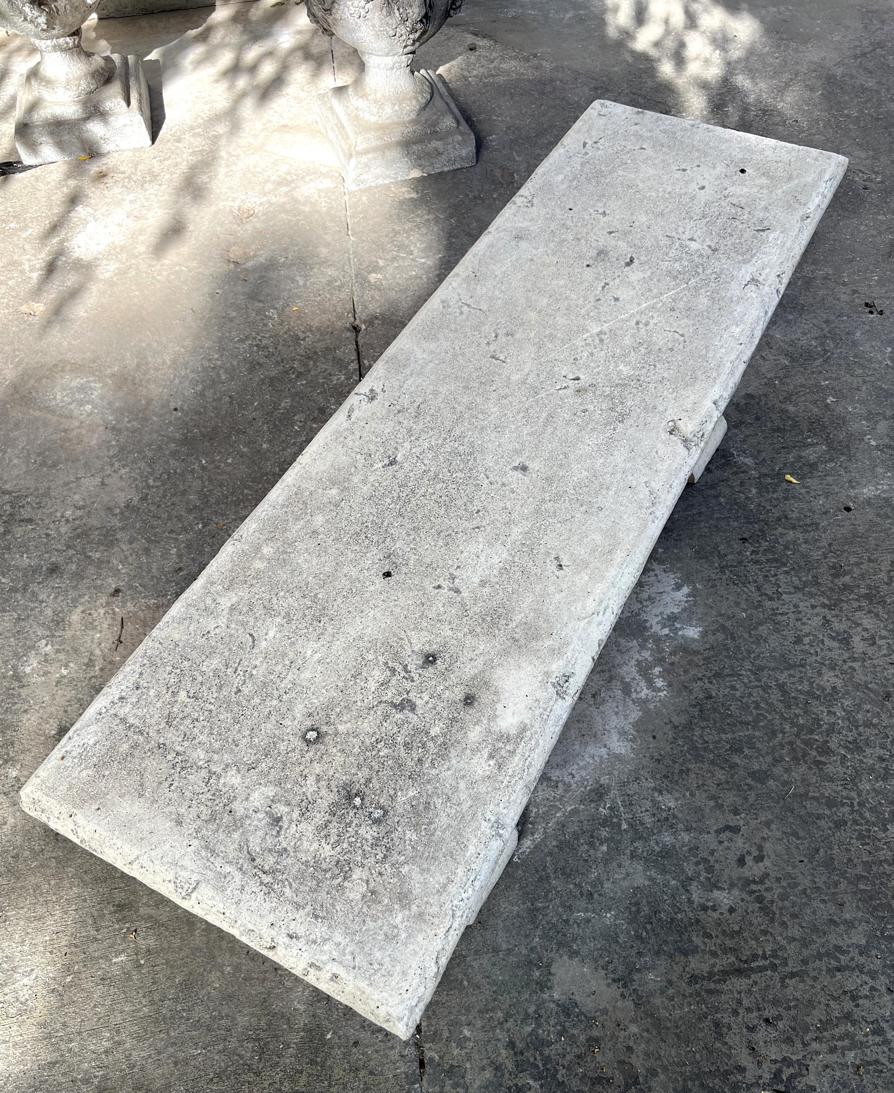 Banc de parc en pierre calcaire coulée du sud de l'Italie État moyen - En vente à Dallas, TX