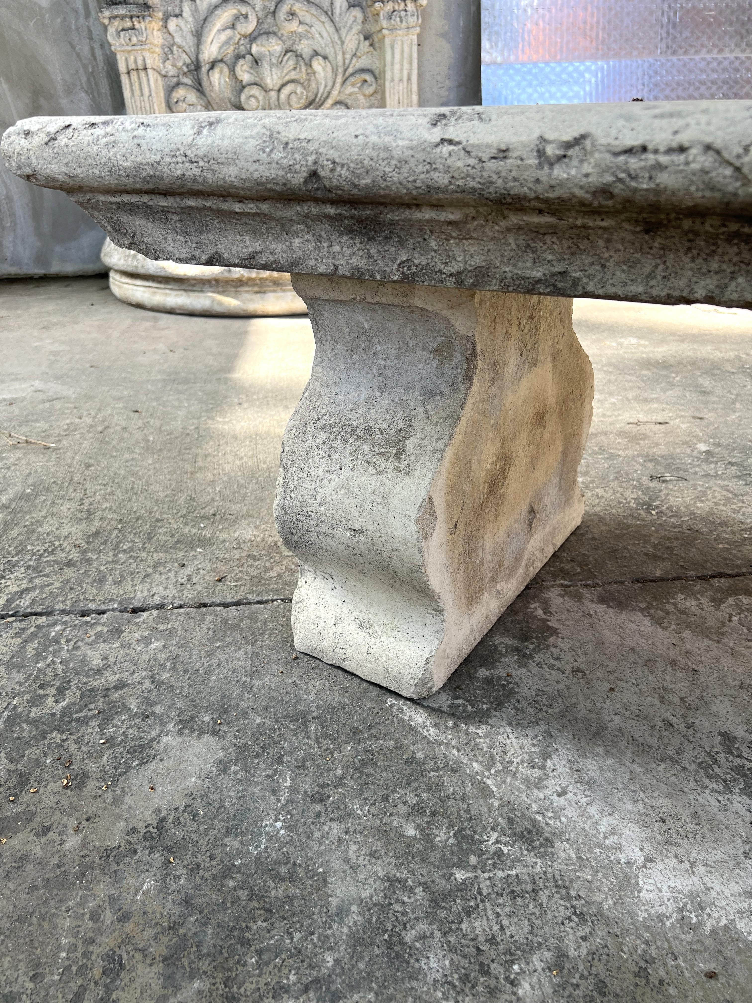 XXIe siècle et contemporain Banc de parc en pierre calcaire coulée du sud de l'Italie en vente