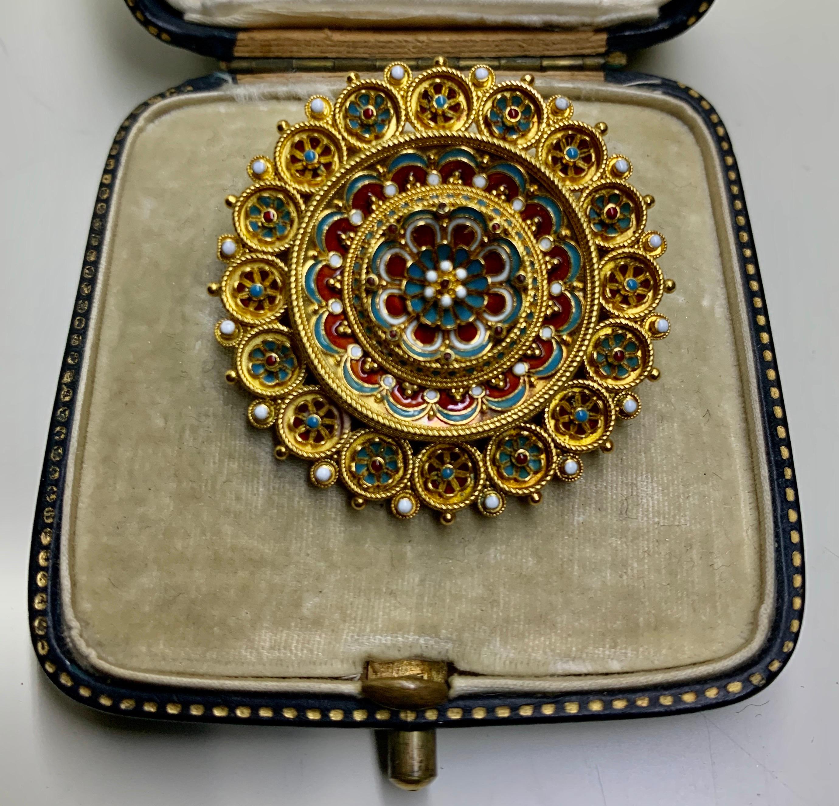 The circular disk centred with a flower head with a garnet in the centre, with white enamel beads and turquoise enamel petals surrounding it.
This entire Brooch is made up of 18 Garnets cabochons. 8 Turquoise cabochons stones
these stones are very