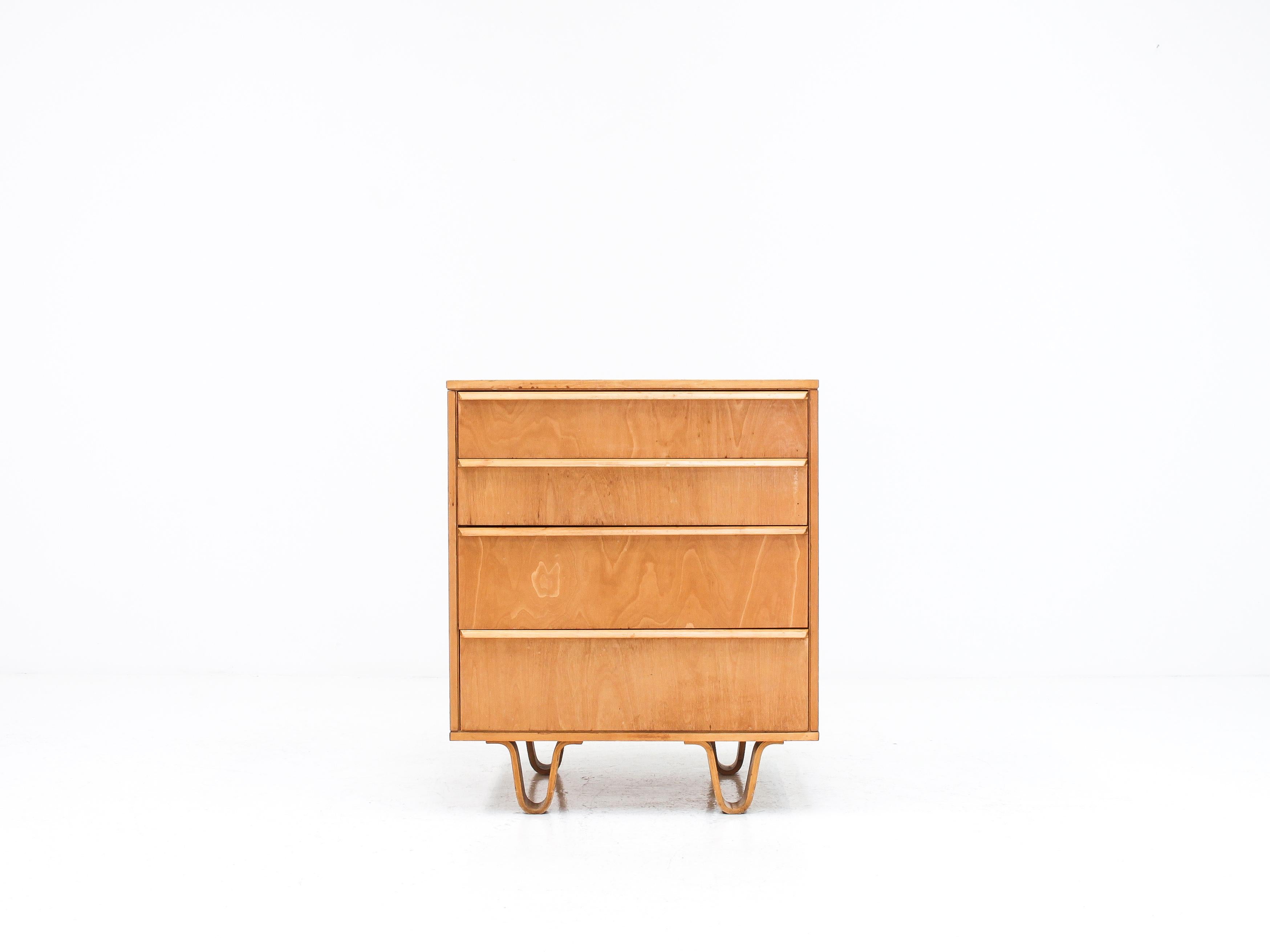 A Cees Braakman CB05 Birch chest of drawers for UMS Pastoe, designed 1952, Netherlands.

A Cees Braakman designed CB05 birch chest of drawers, part of the Combex range. Consisting of 4 shelves and also the Cees Braakman signature design feature