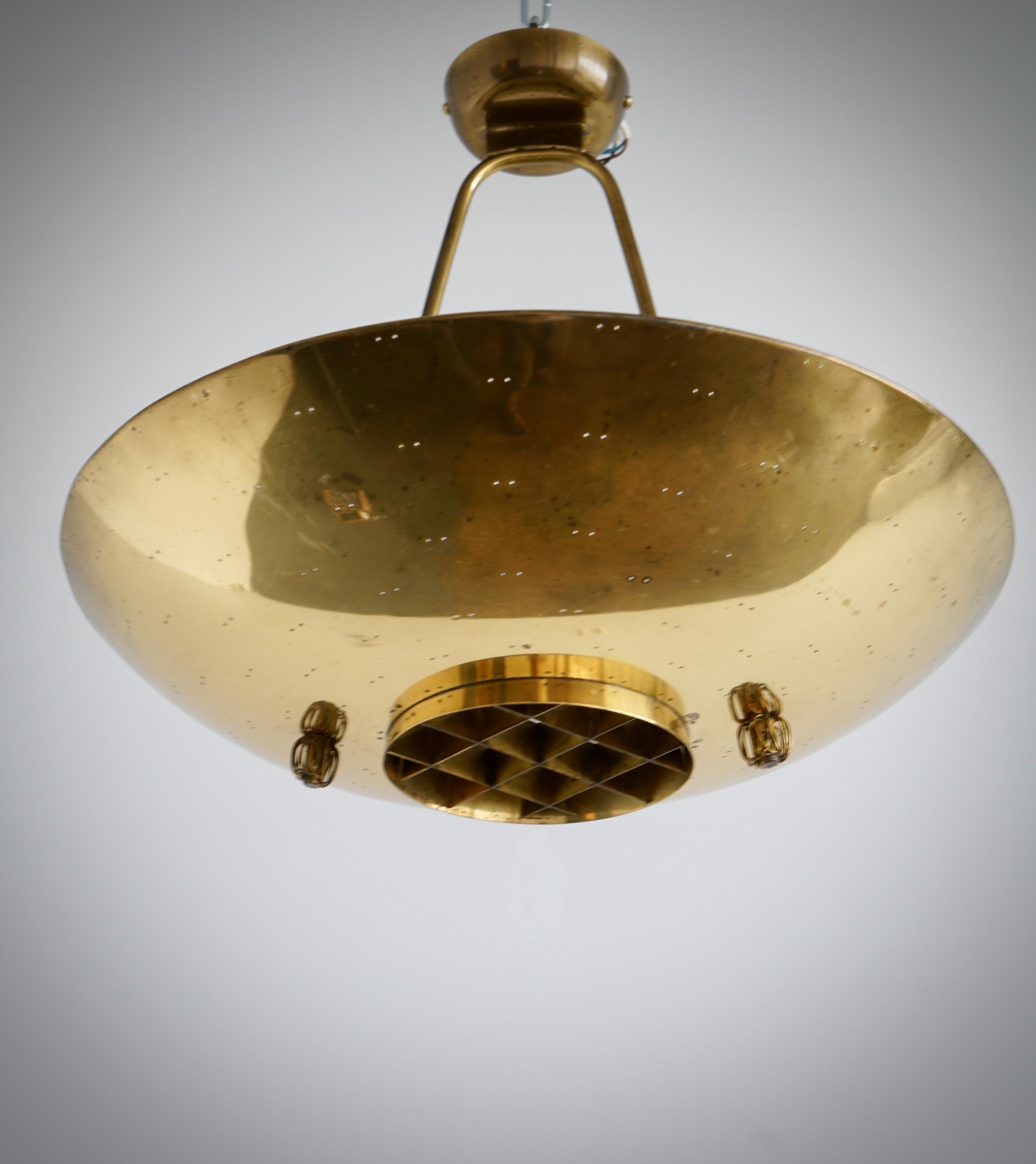Scandinavo moderno Un'illuminazione a soffitto di Paavo Tynell in vendita