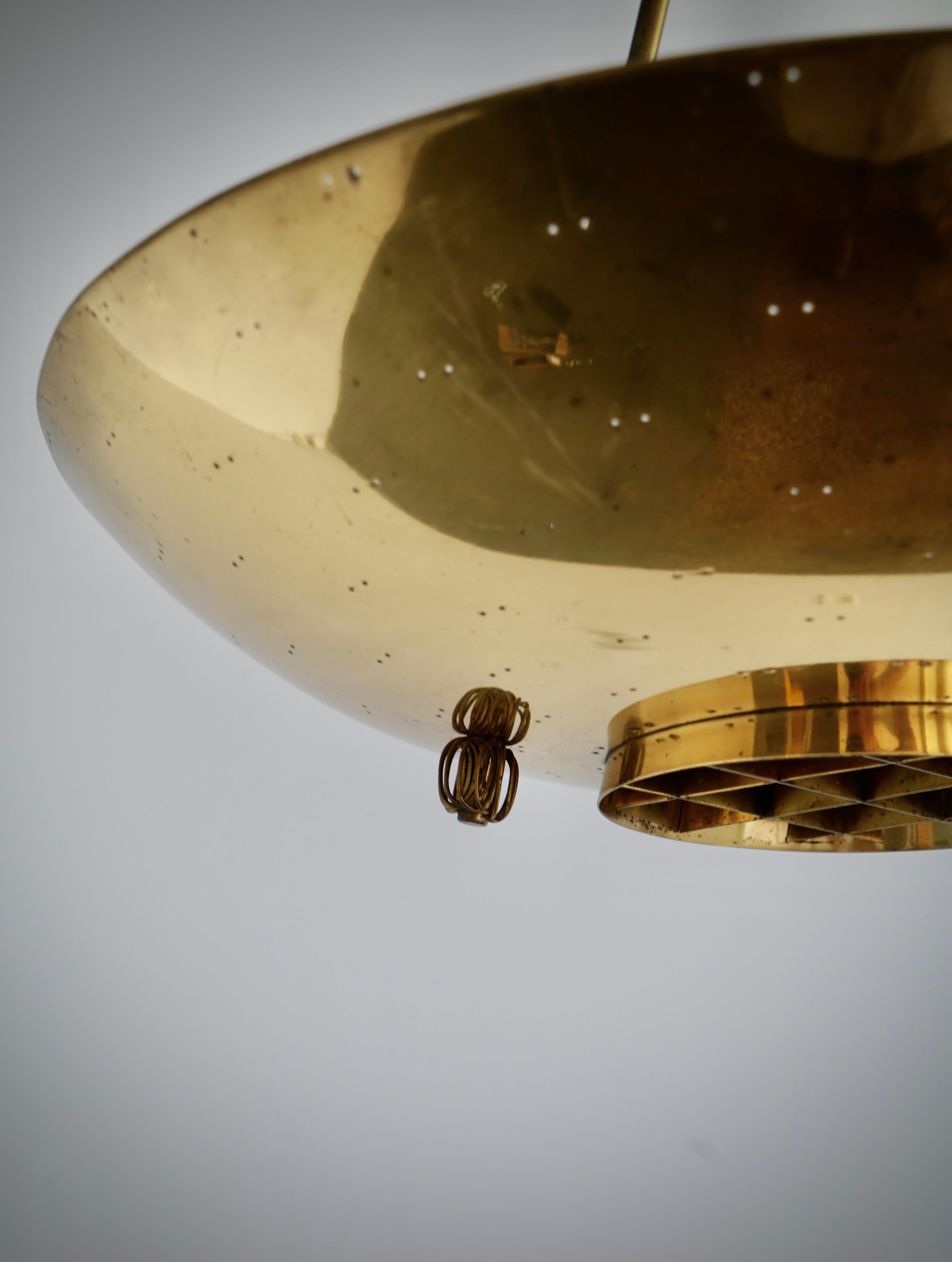 Metà XX secolo Un'illuminazione a soffitto di Paavo Tynell in vendita