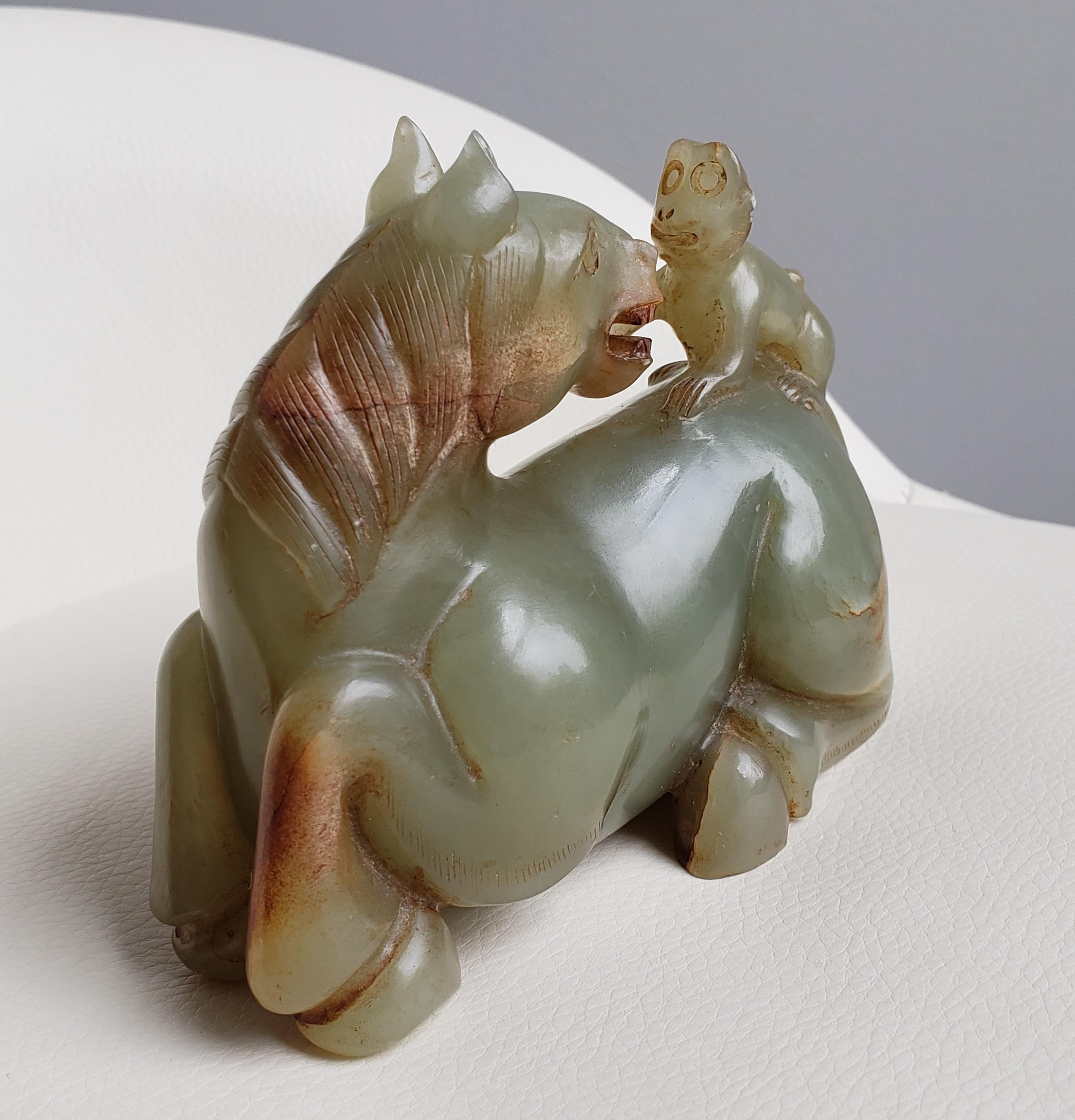 Un cavallo e una scimmia di giada celadon in vendita 5