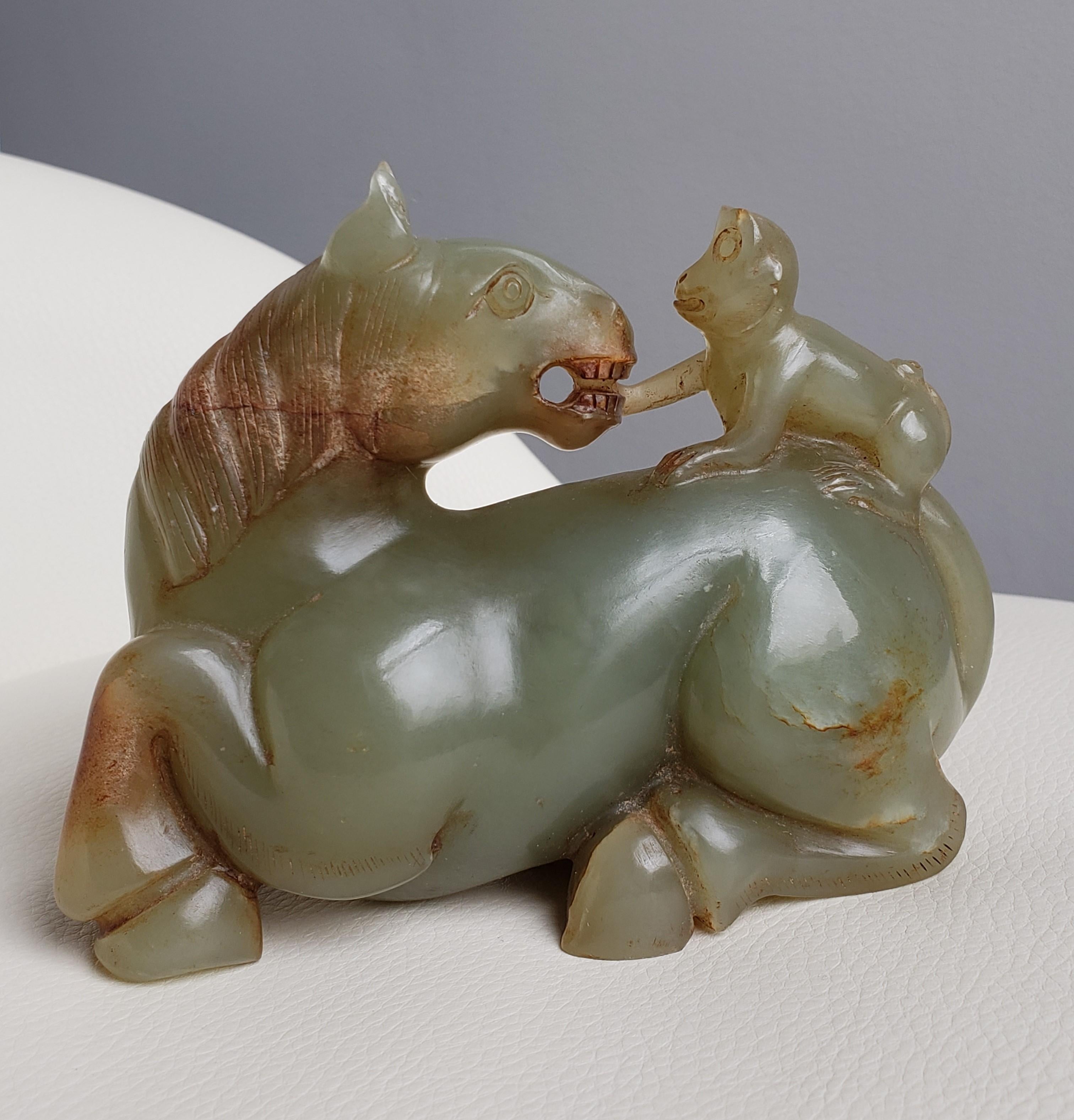 Un cavallo e una scimmia di giada celadon in vendita 6