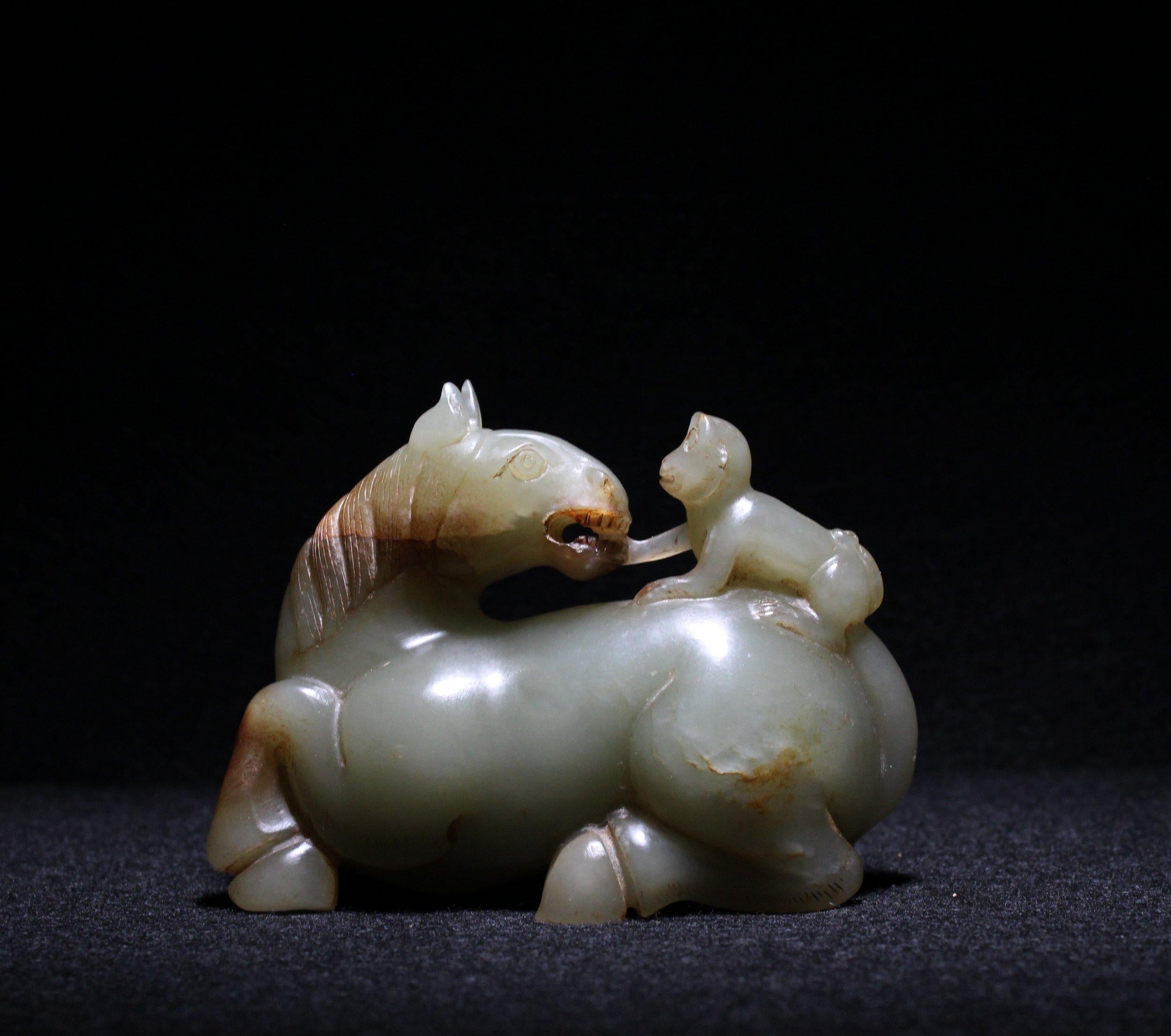 Un cavallo e una scimmia di giada celadon in vendita 1