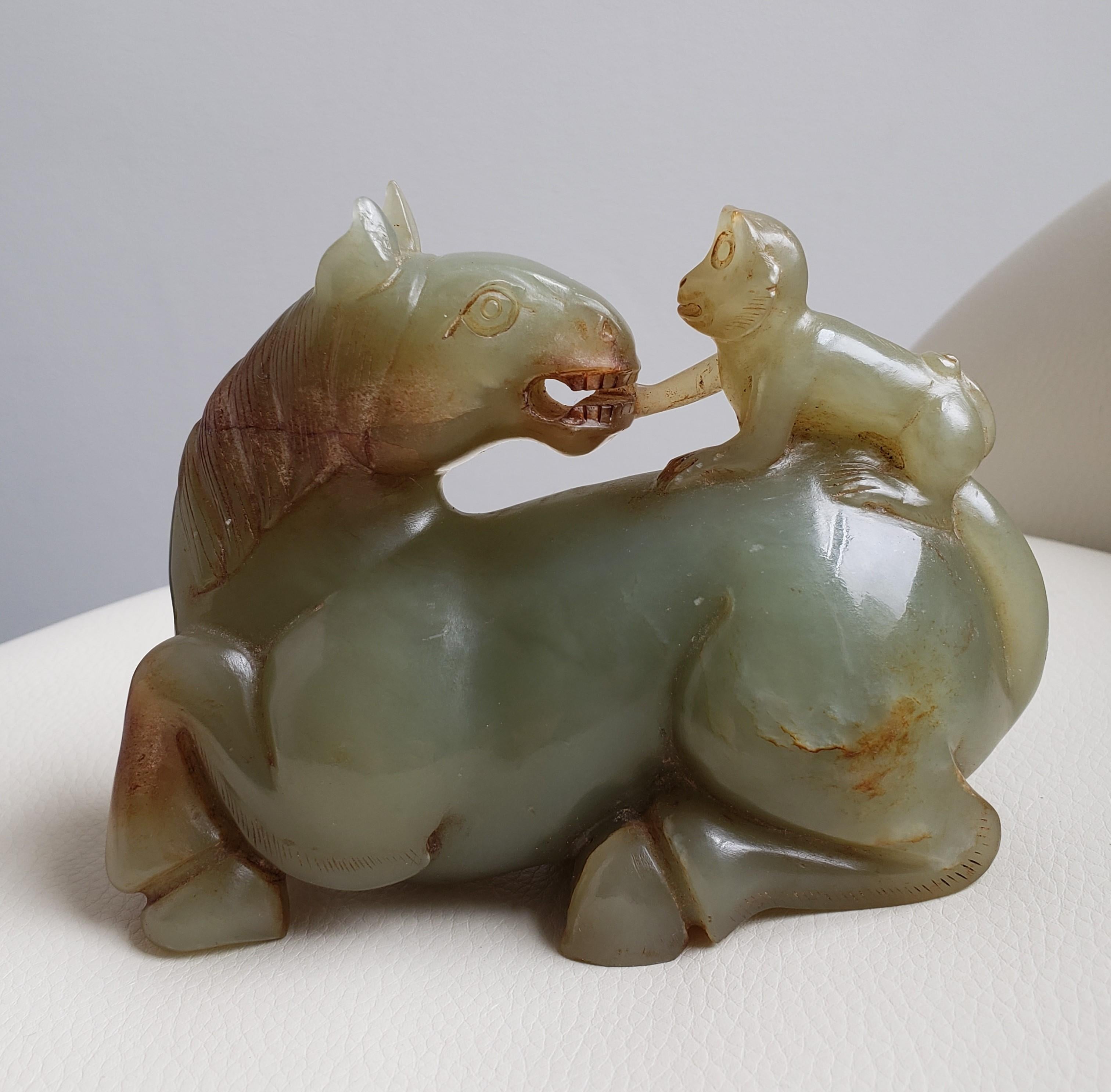 Un cavallo e una scimmia di giada celadon in vendita 2
