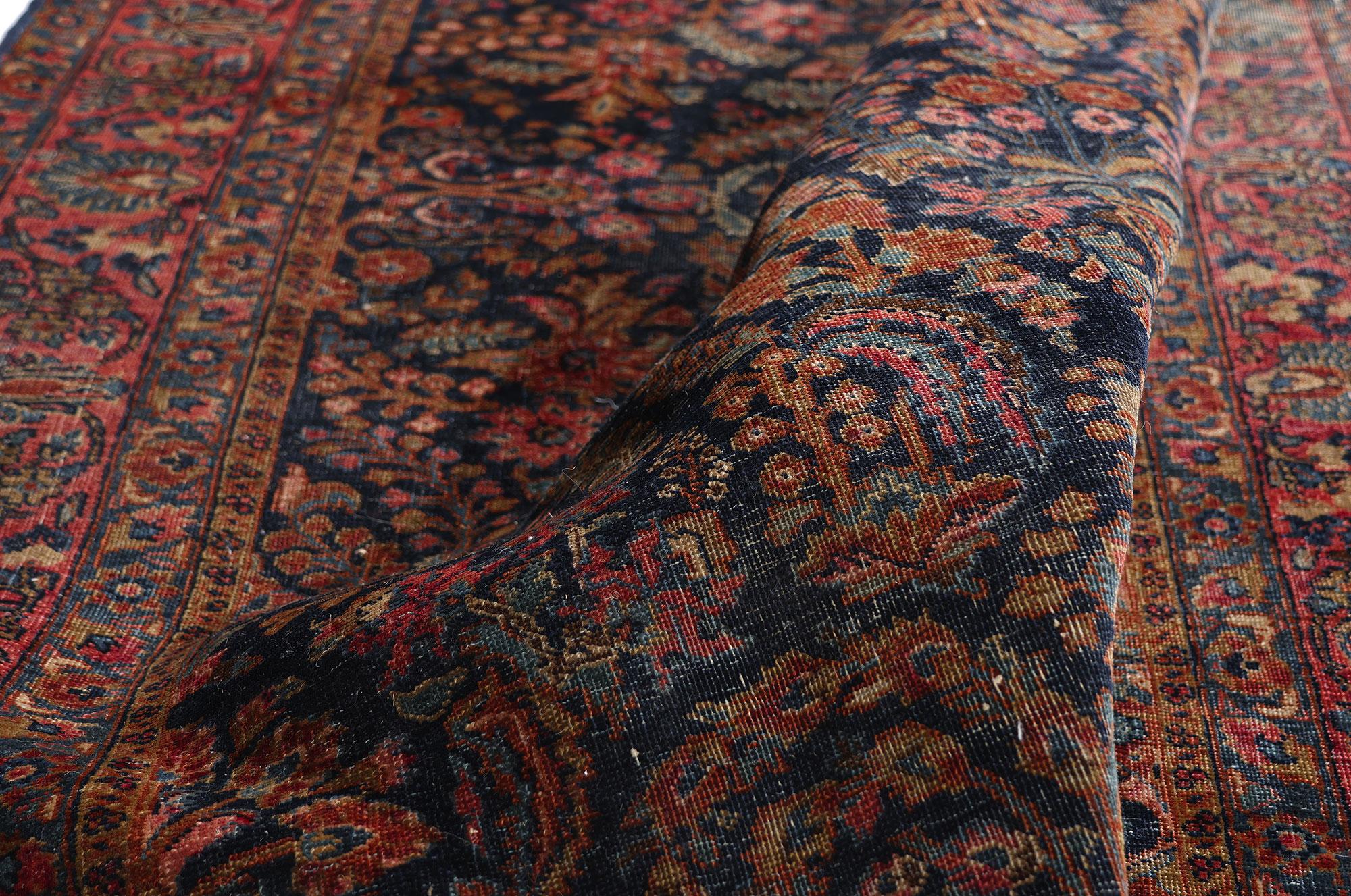 Un jardín celestial: Alfombra persa sarouk de refinamiento intemporal de finales del siglo XIX Persa en venta