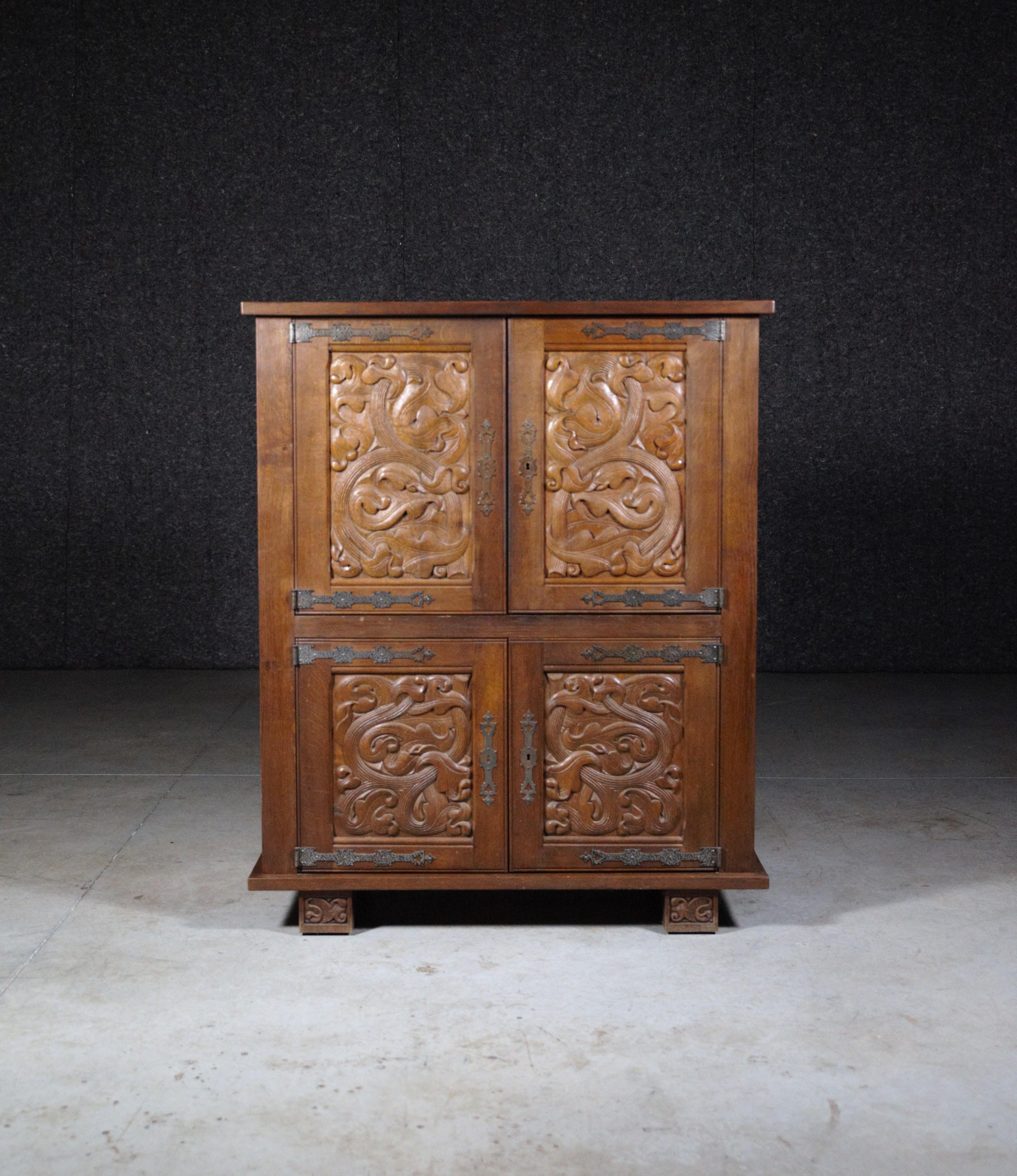 A small cabinet by Joseph Savina.

Sculpted oak and forged iron.

Model : Saint Gonéry

1970s