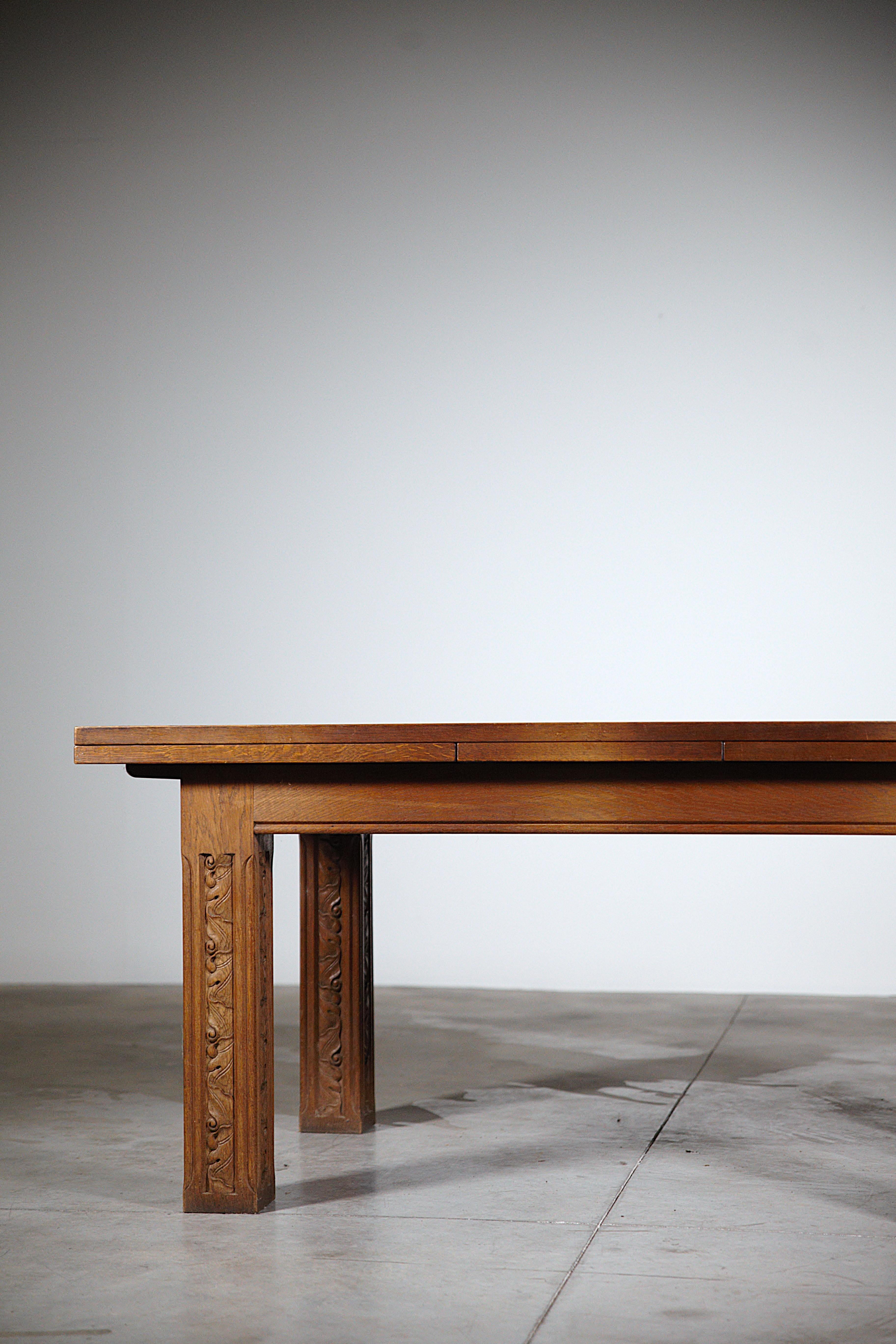 Français Table de salle à manger celtique Joseph Savina France 1970 en vente