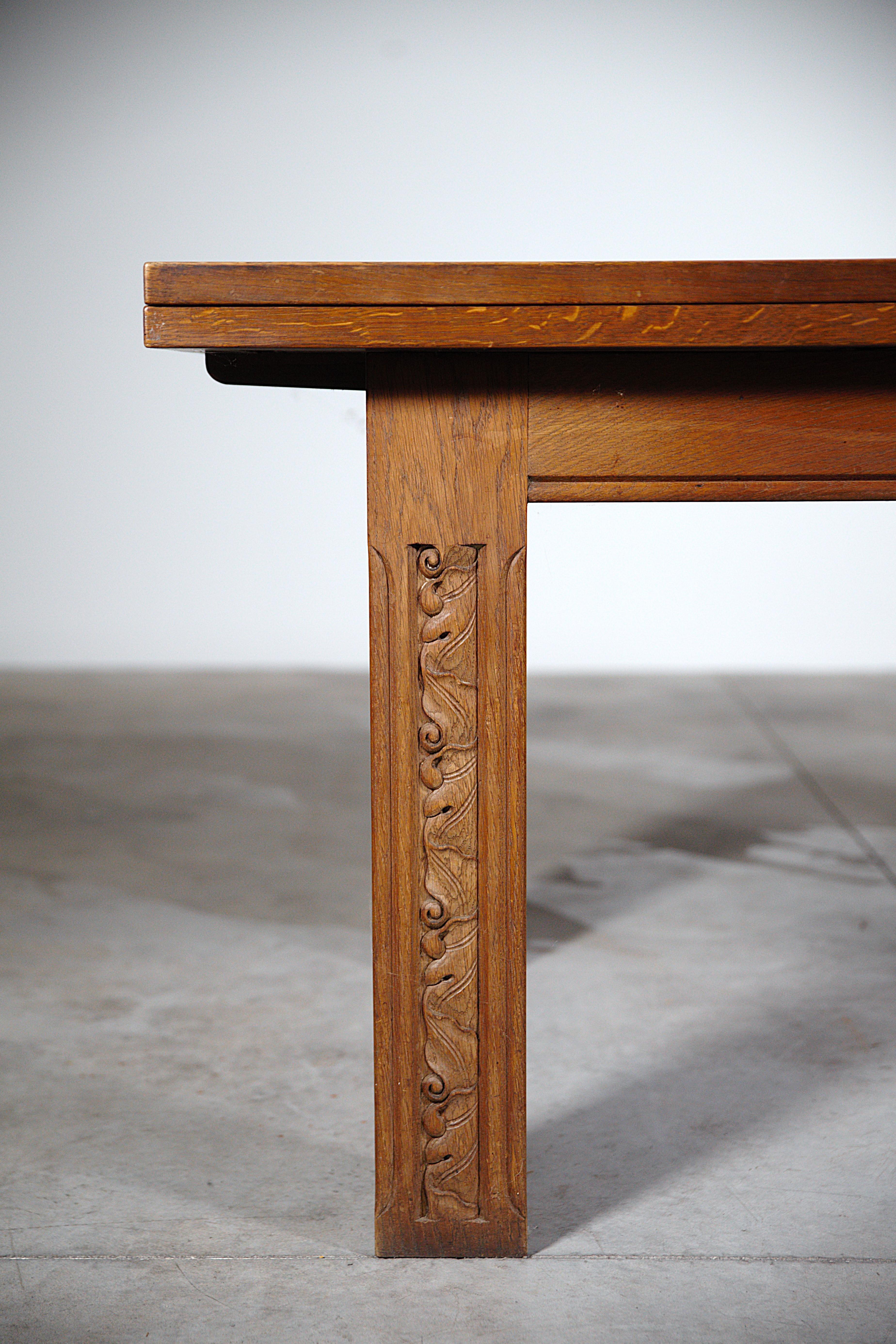 Table de salle à manger celtique Joseph Savina France 1970 Bon état - En vente à HYÈRES, FR
