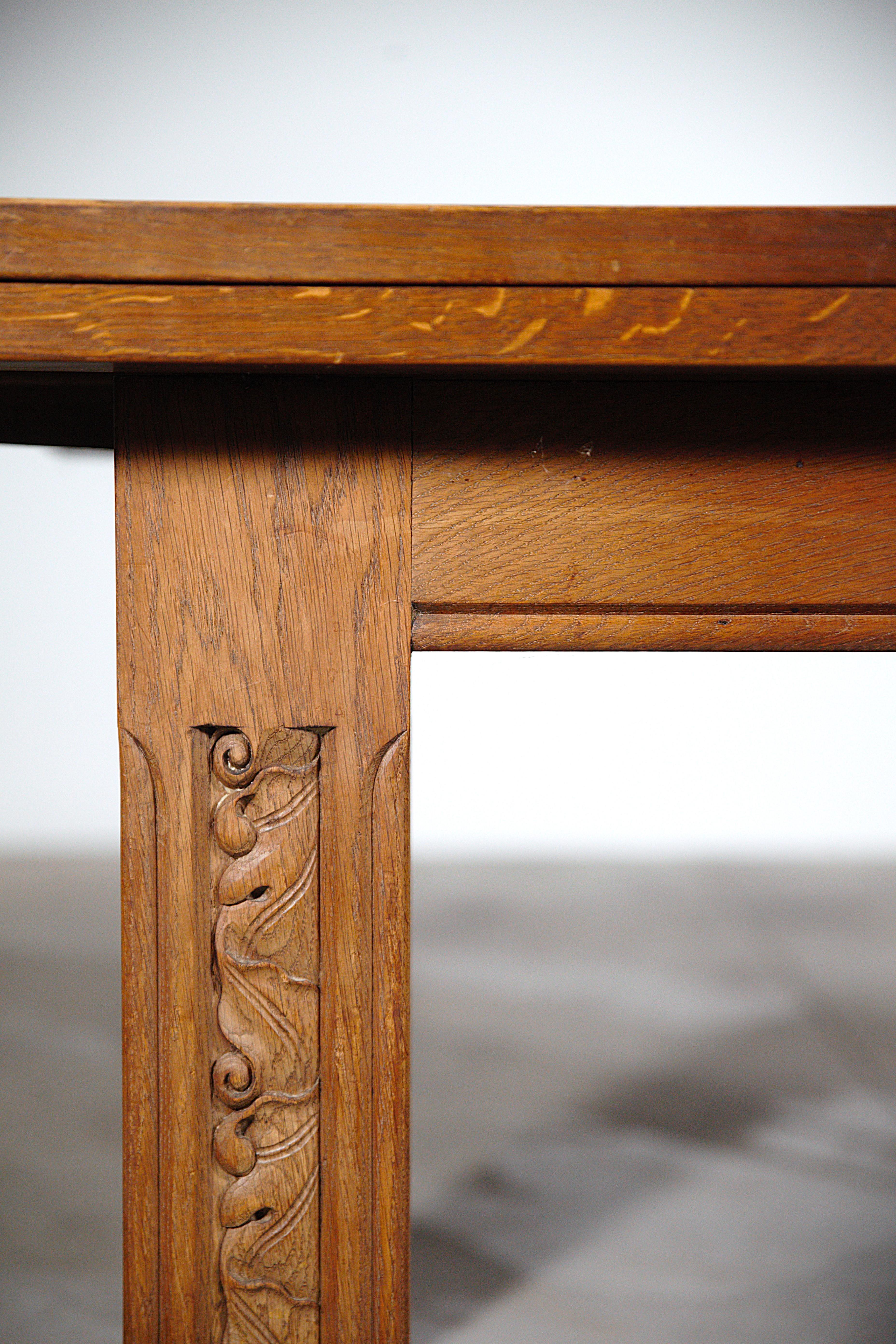Bois Table de salle à manger celtique Joseph Savina France 1970 en vente