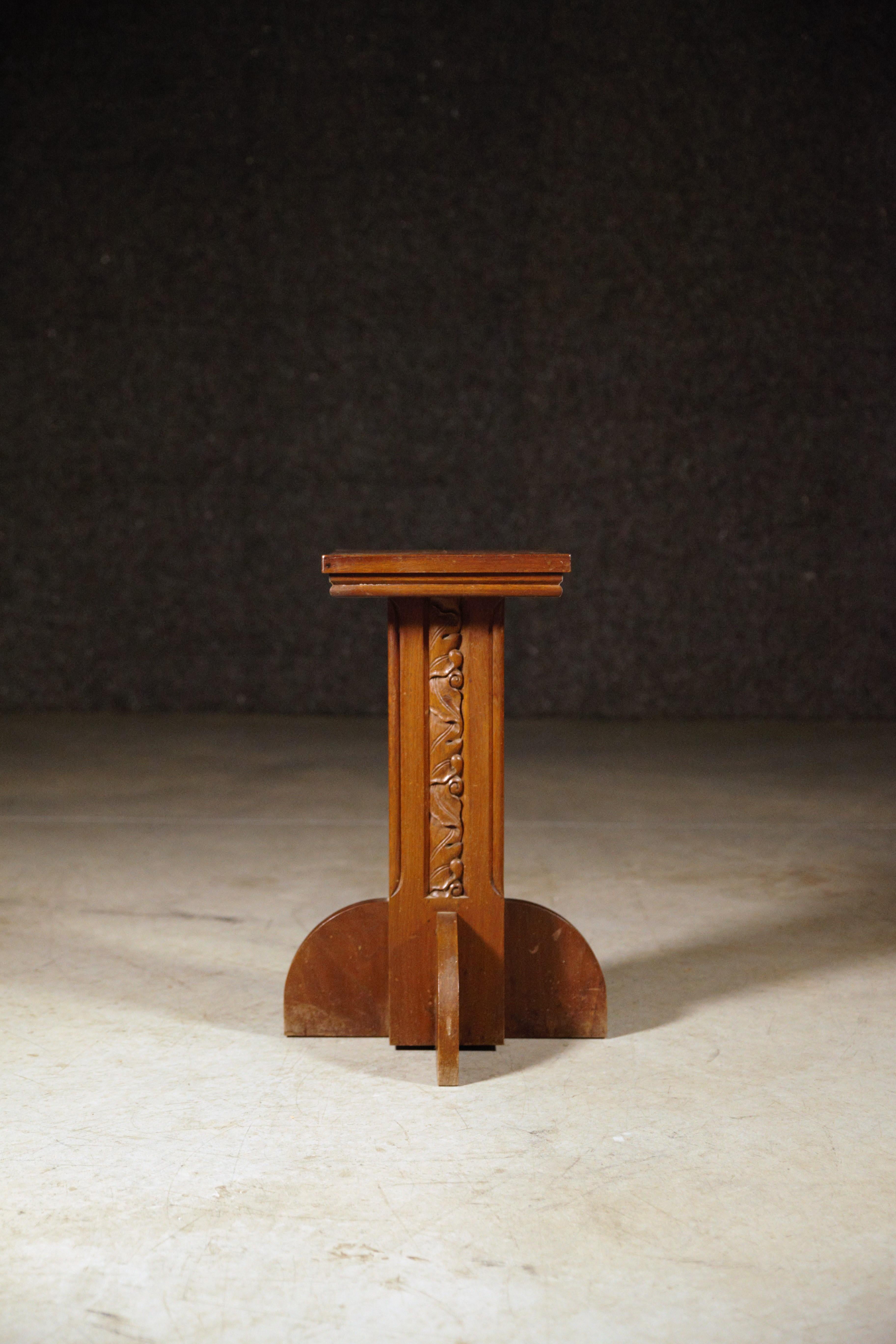 A small pedestal by Joseph Savina.

Oak wood.

1960s