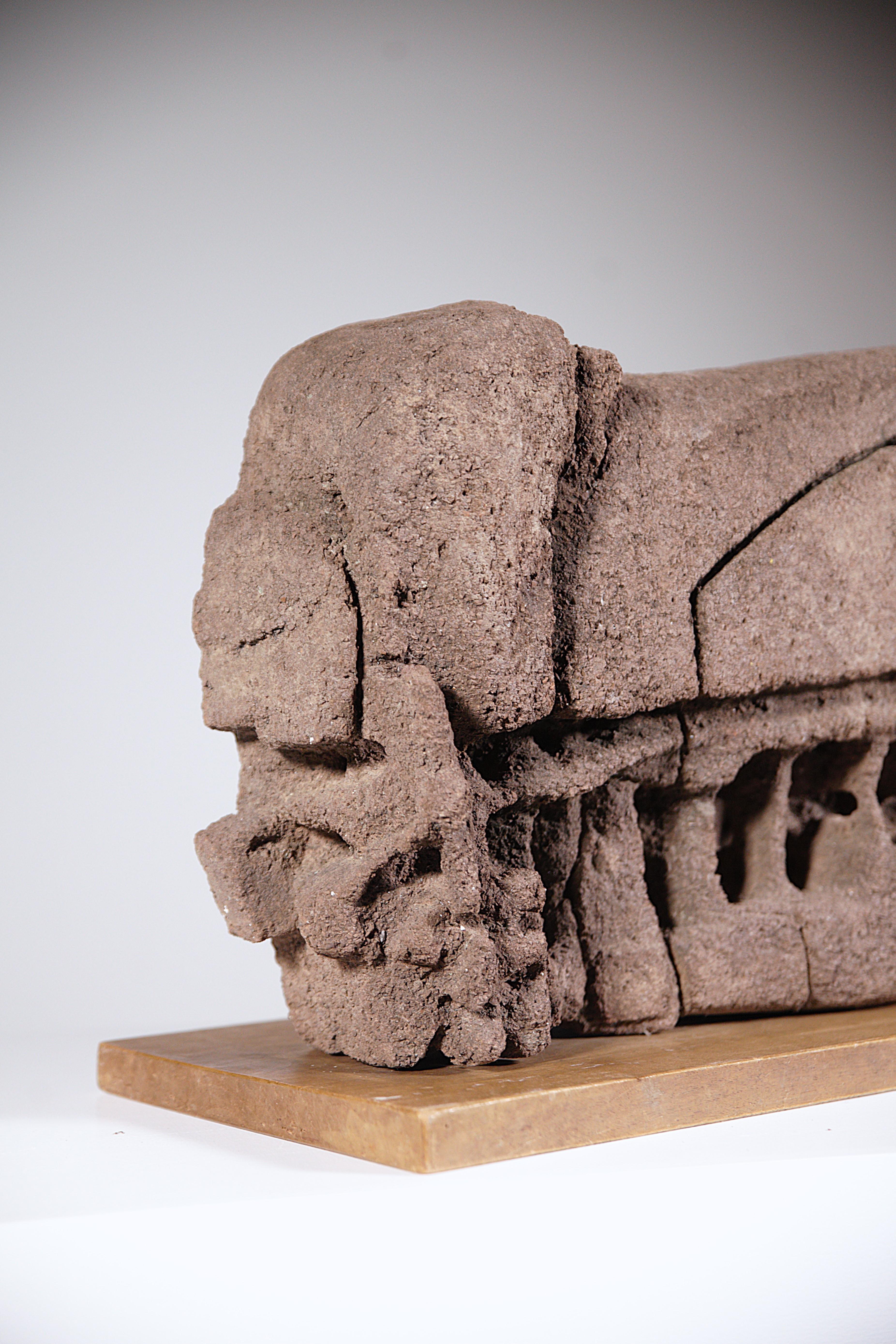 Francese Scultura in cemento basaltico di Jean Amado Francia, anni '70 in vendita