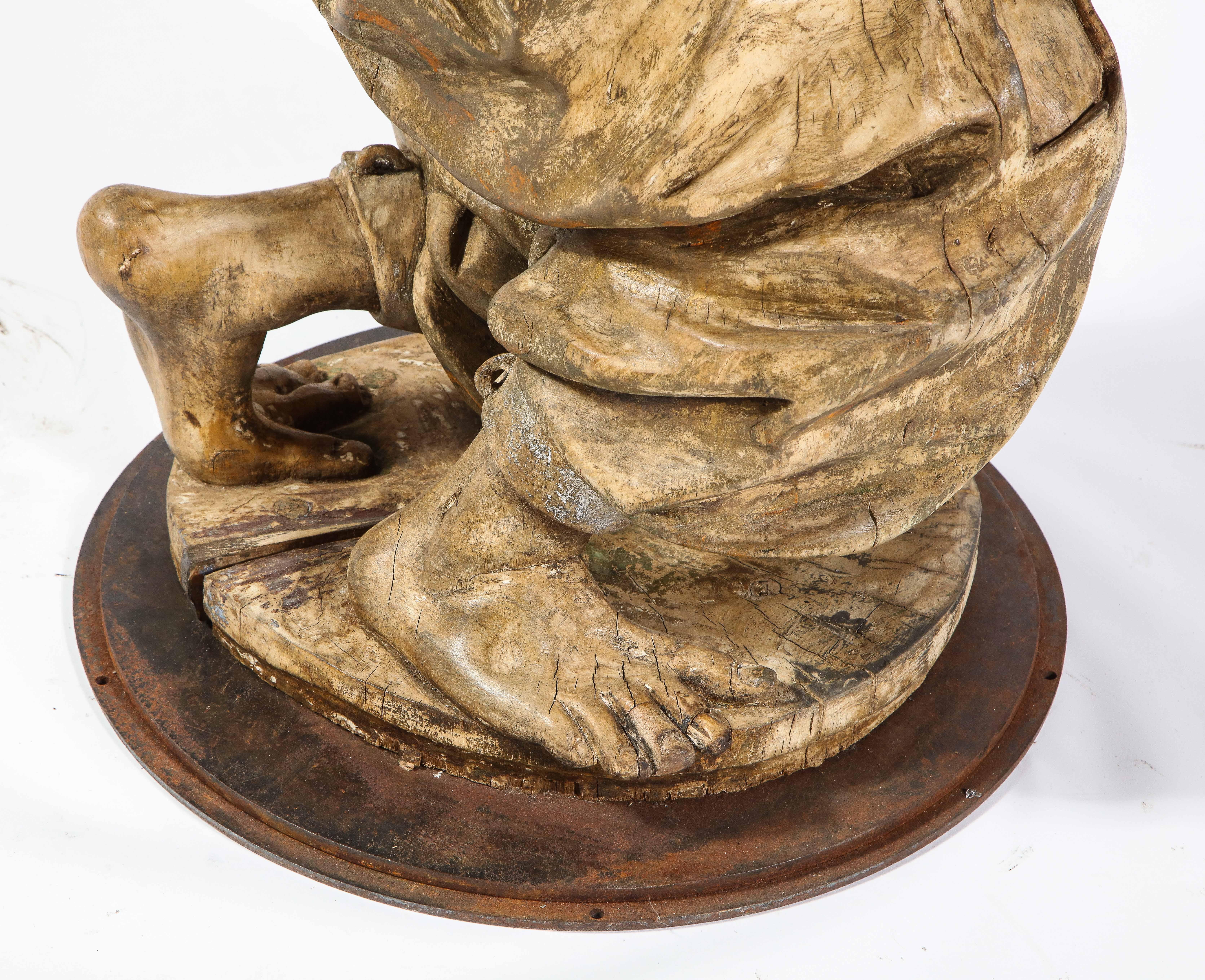 Table centrale d'une figure romaine d'homme en bois sculpté avec un plateau en Pietra Dura en vente 11