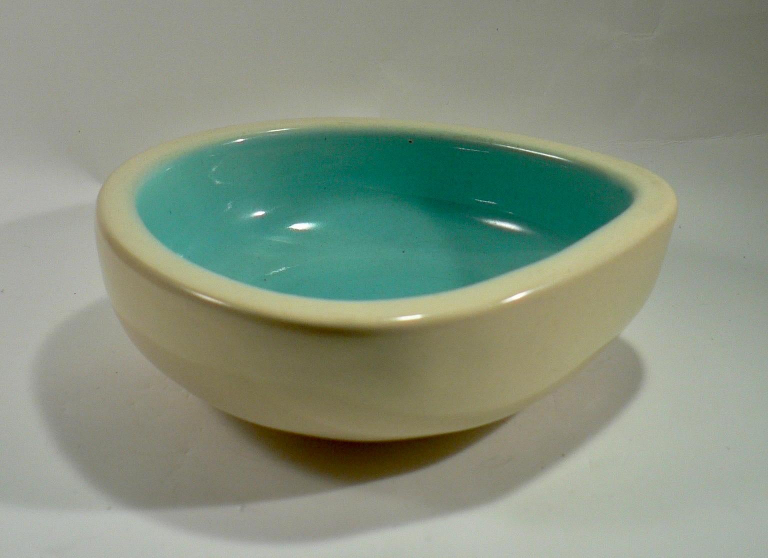 Ein Keramikbehälter aus Frankreich KERAMOS, 1950er-Jahre. (Europäisch) im Angebot