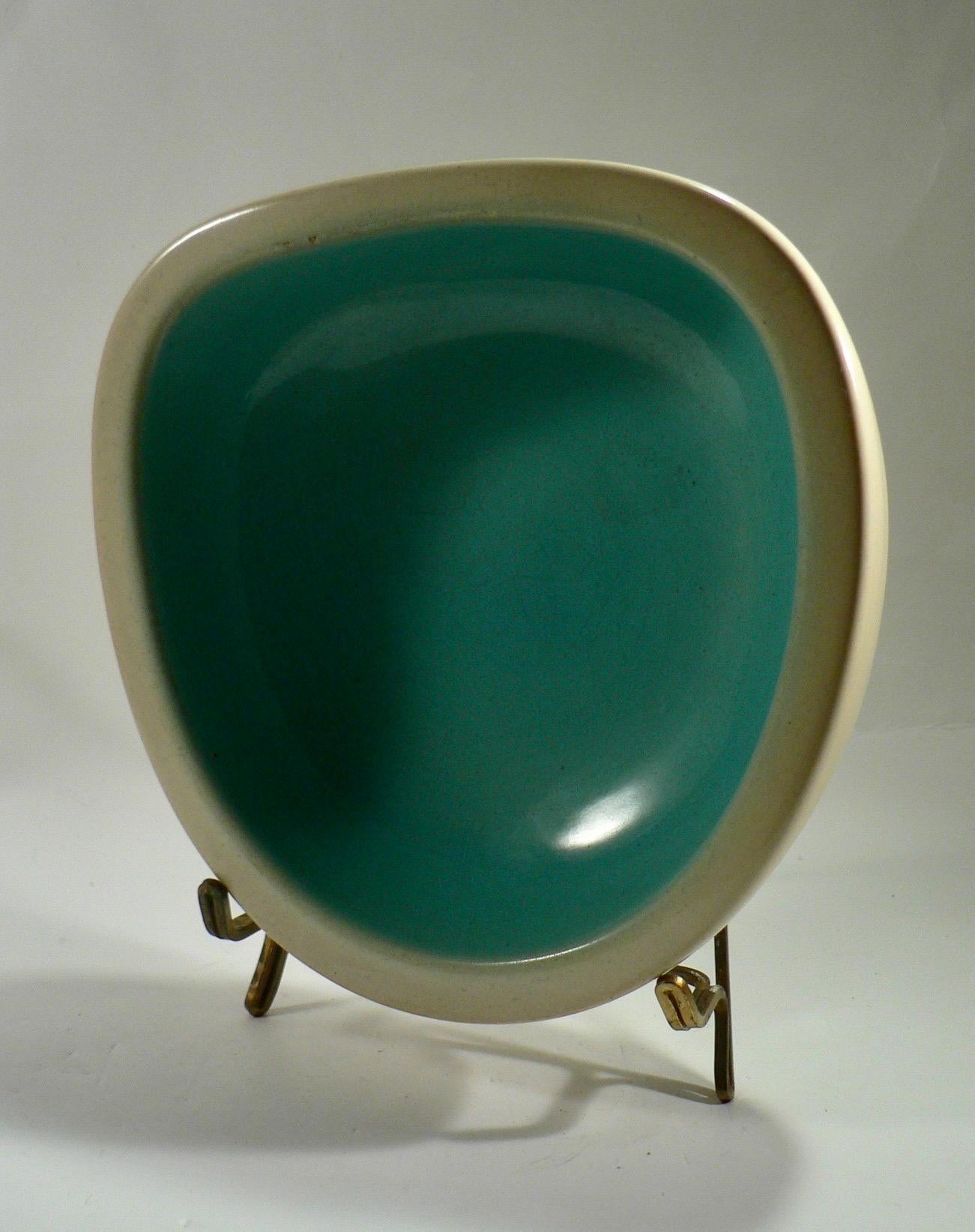 Ein Keramikbehälter aus Frankreich KERAMOS, 1950er-Jahre. (Mitte des 20. Jahrhunderts) im Angebot